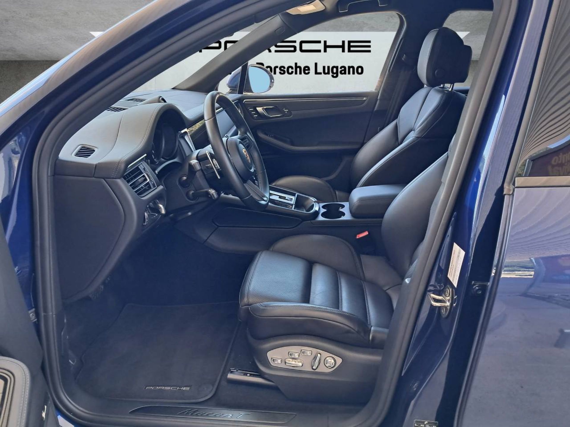 PORSCHE Macan T (MY23)-image-3