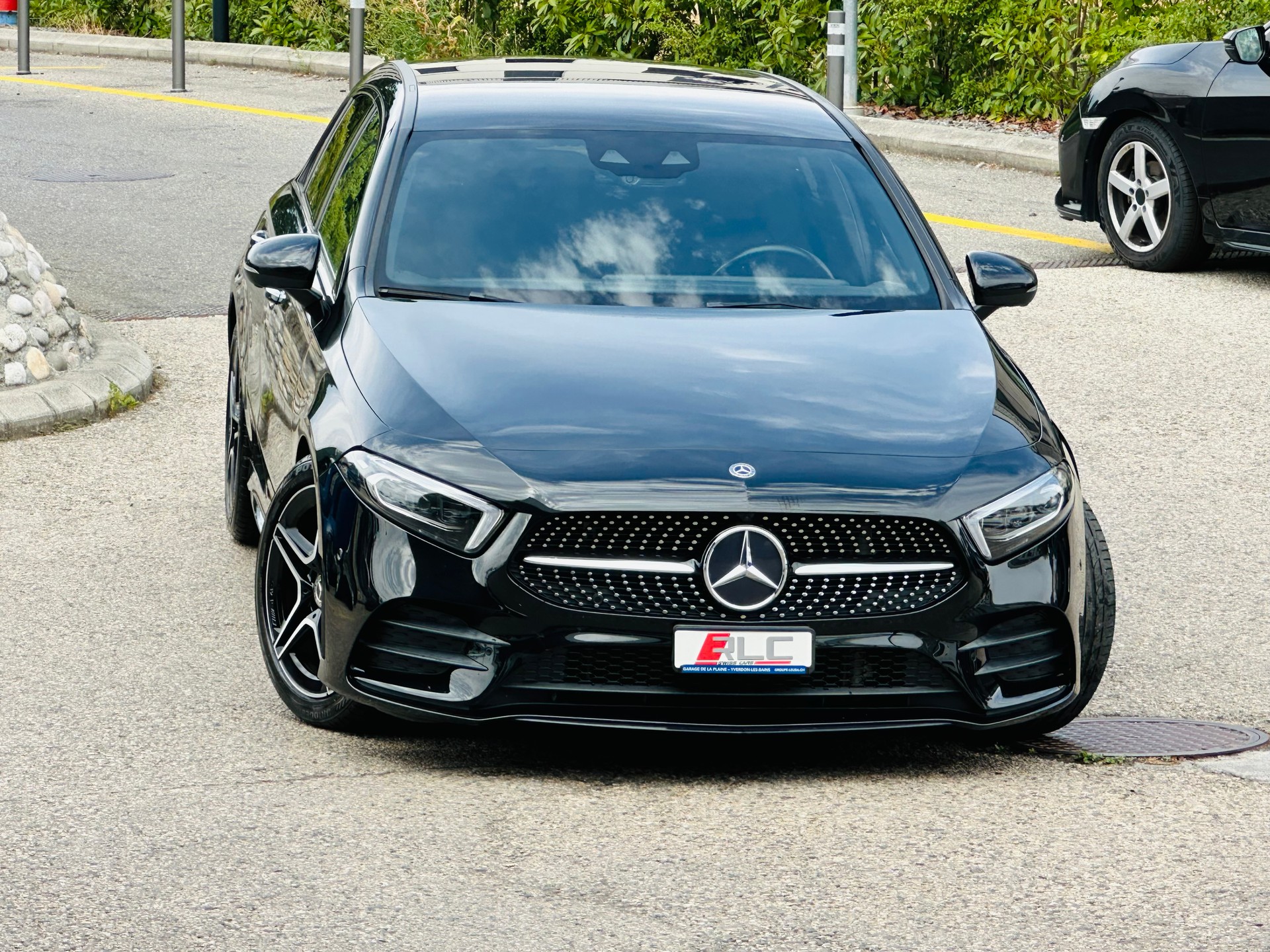 MERCEDES-BENZ A 220 AMG Line 7G-DCT 4Matic-image-3