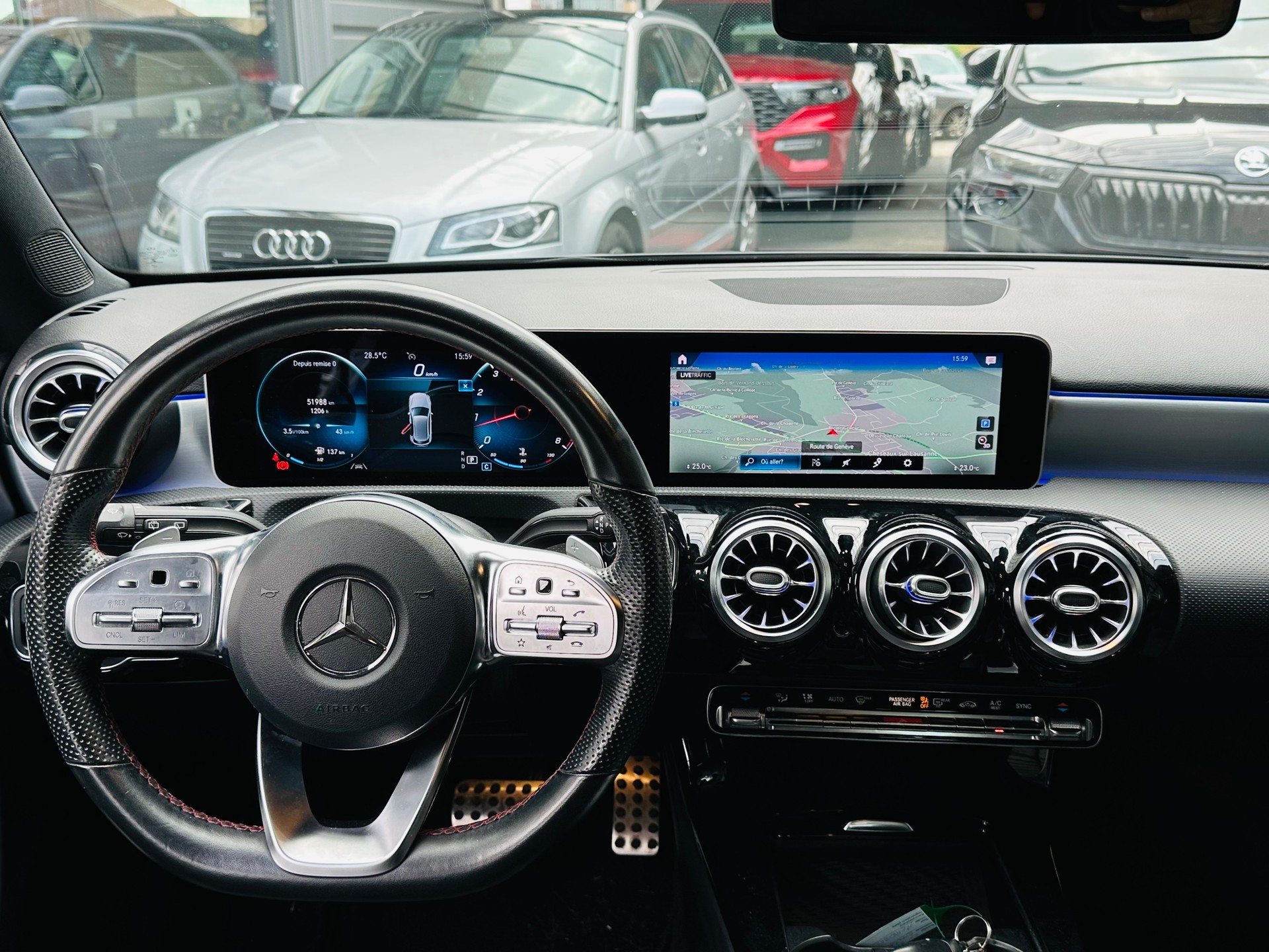 MERCEDES-BENZ A 220 AMG Line 7G-DCT 4Matic-image-21