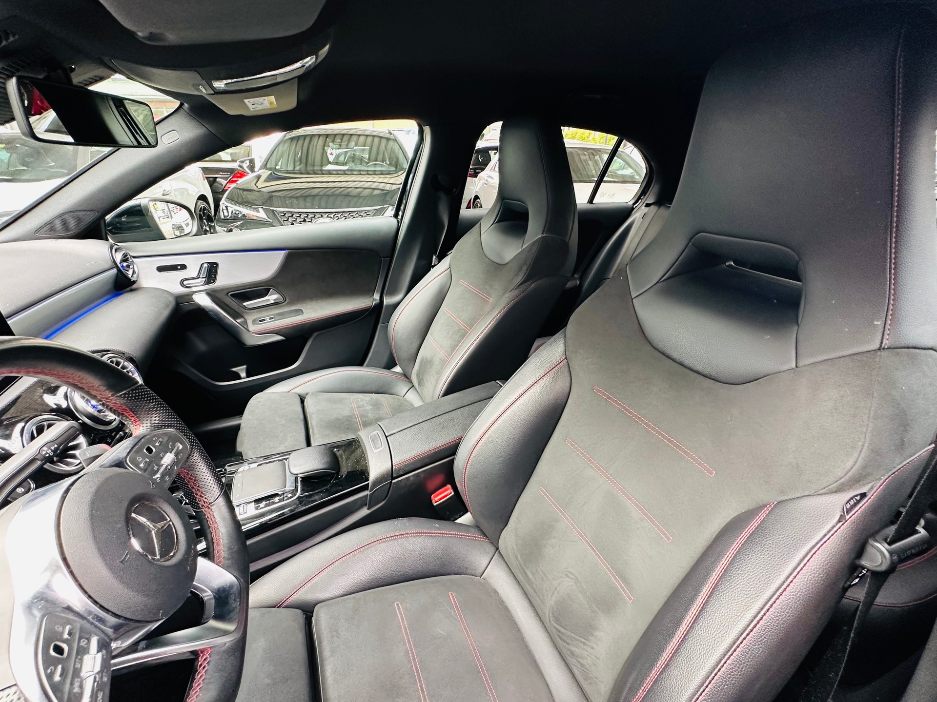 MERCEDES-BENZ A 220 AMG Line 7G-DCT 4Matic-image-17
