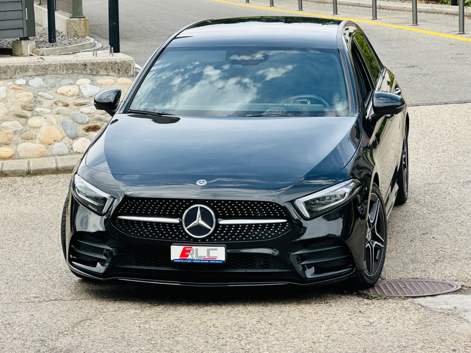 MERCEDES-BENZ A 220 AMG Line 7G-DCT 4Matic-image-1