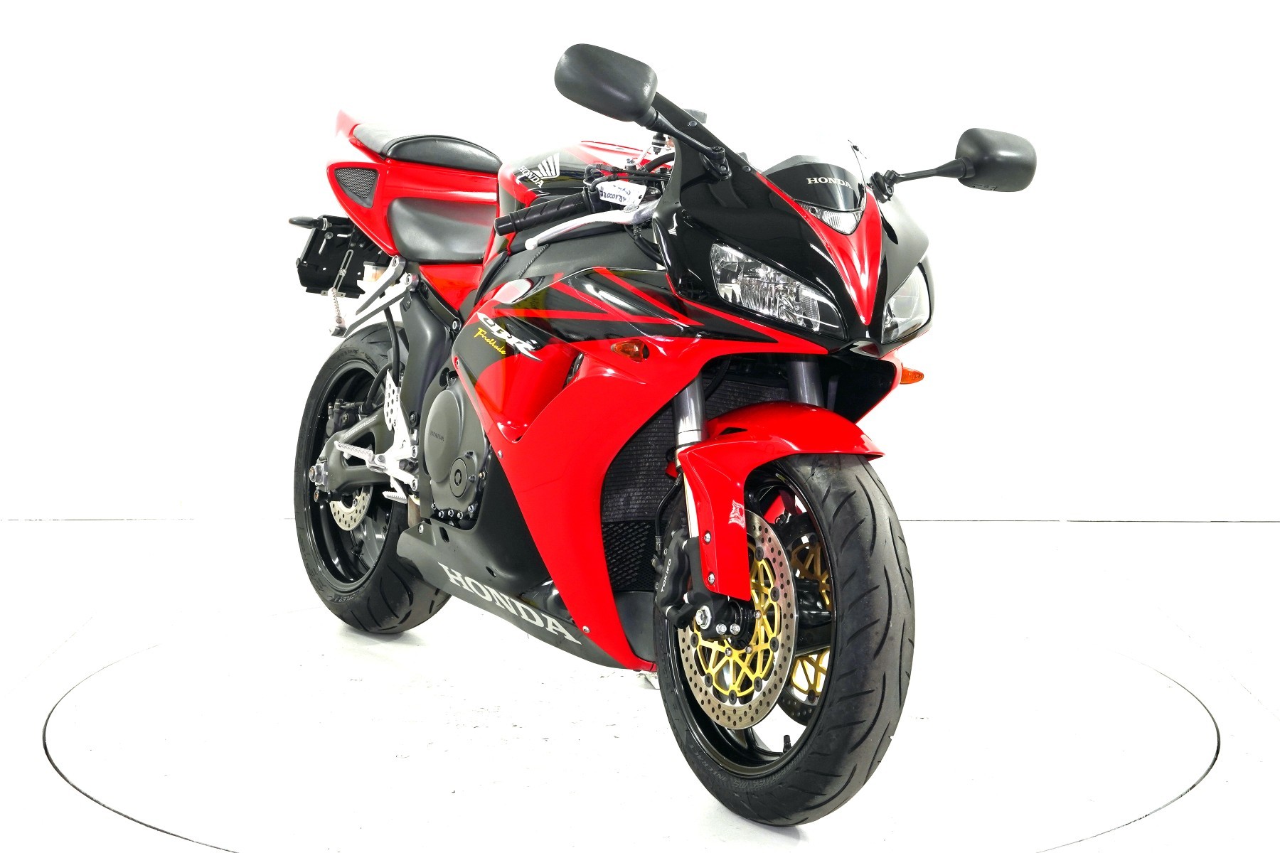 HONDA CBR 1000RR-showroom-element-1