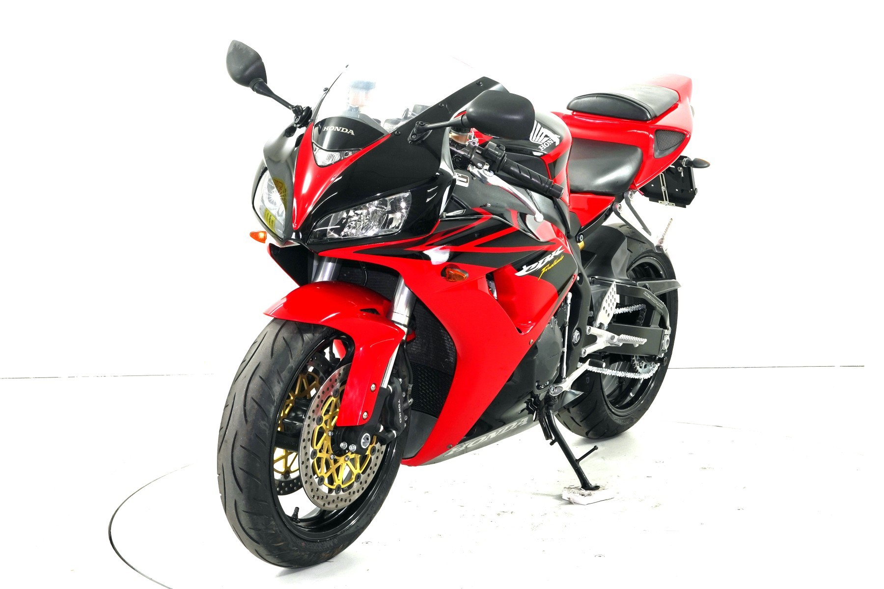 HONDA CBR 1000RR-showroom-element-2