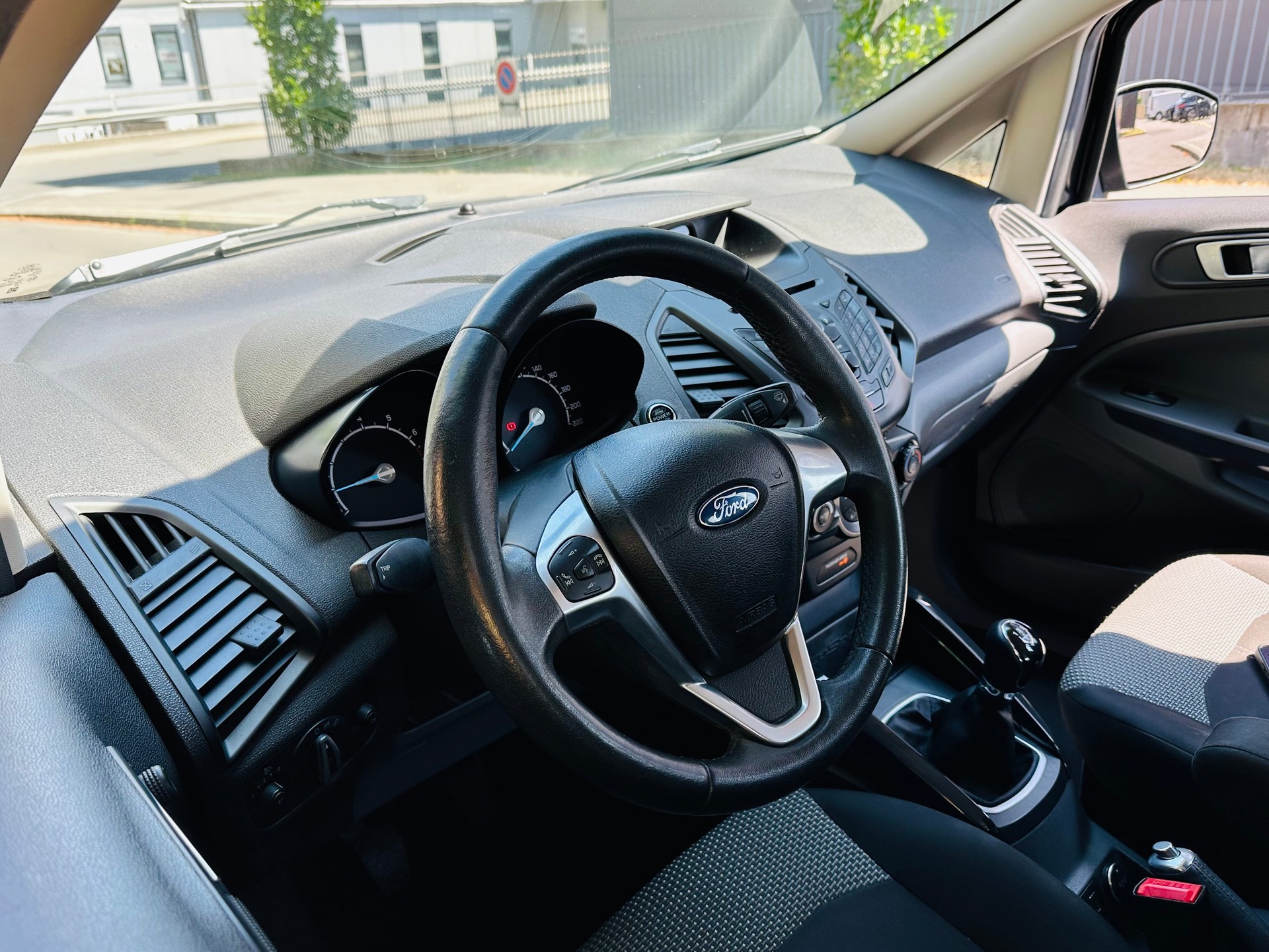 FORD EcoSport 1.0 SCTi Titanium-image-6