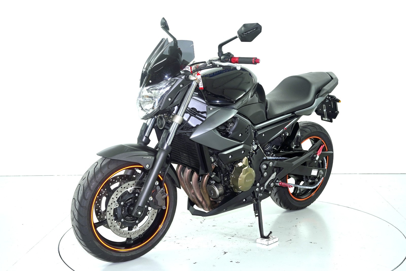 YAMAHA XJ6N ABS-showroom-element-2