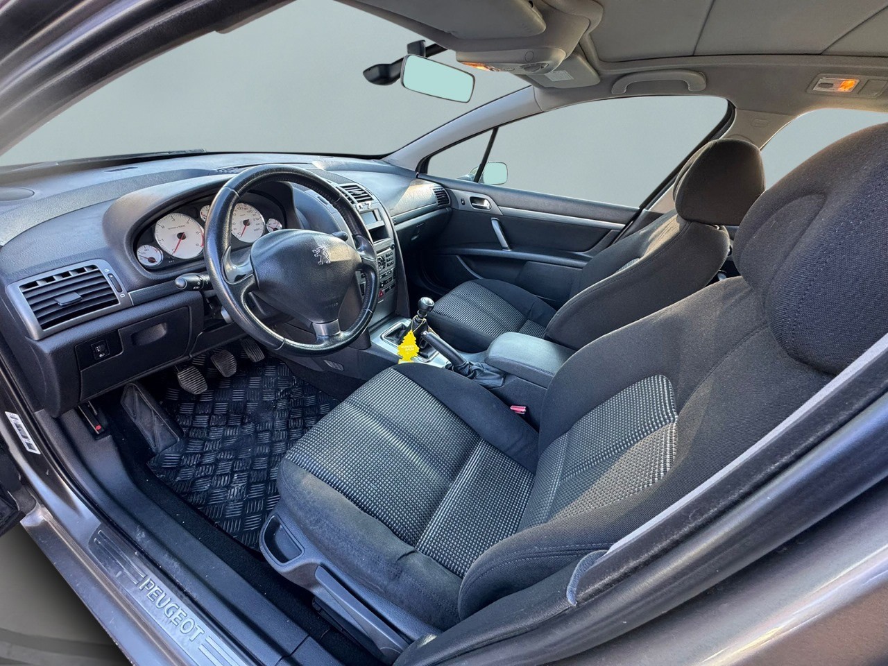 PEUGEOT 407 SW 2.0 HDI ST Dynamic-image-12