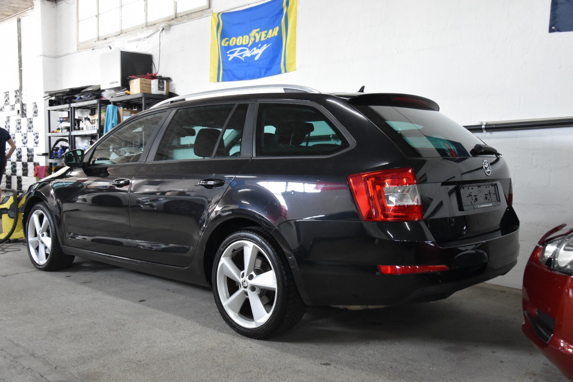 SKODA Octavia Combi 1.8 TSI Elegance-image-3