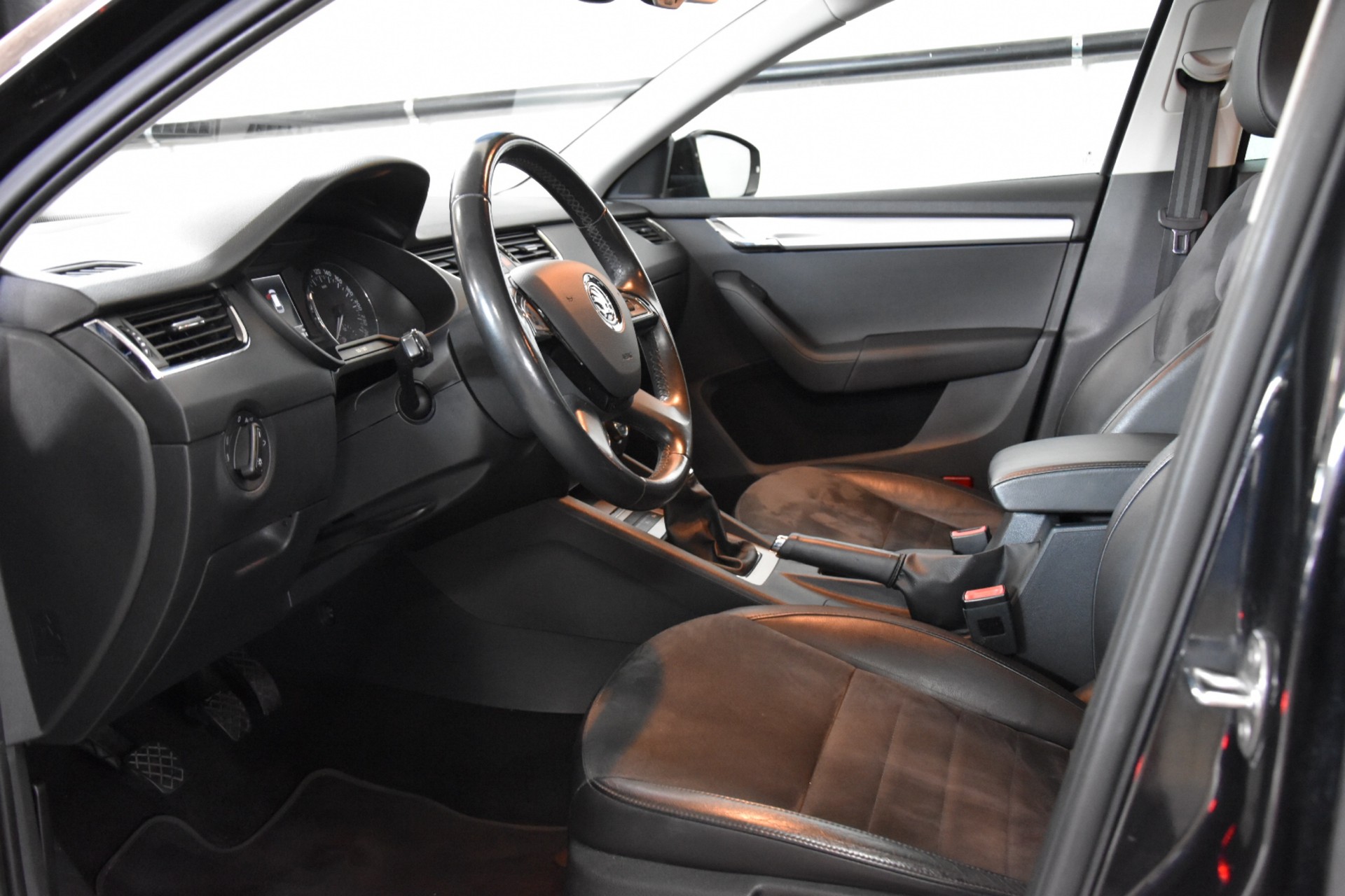 SKODA Octavia Combi 1.8 TSI Elegance-image-7
