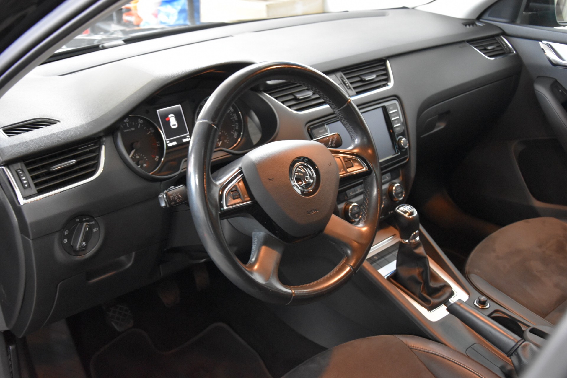 SKODA Octavia Combi 1.8 TSI Elegance-image-6
