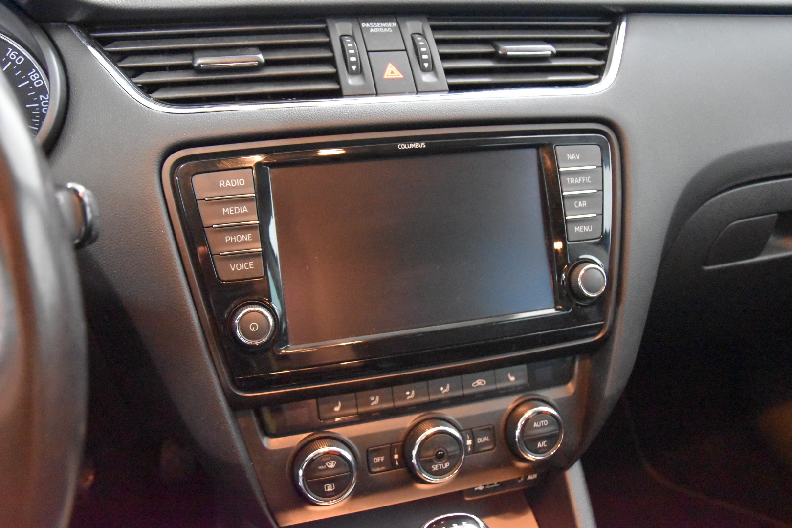SKODA Octavia Combi 1.8 TSI Elegance-image-11
