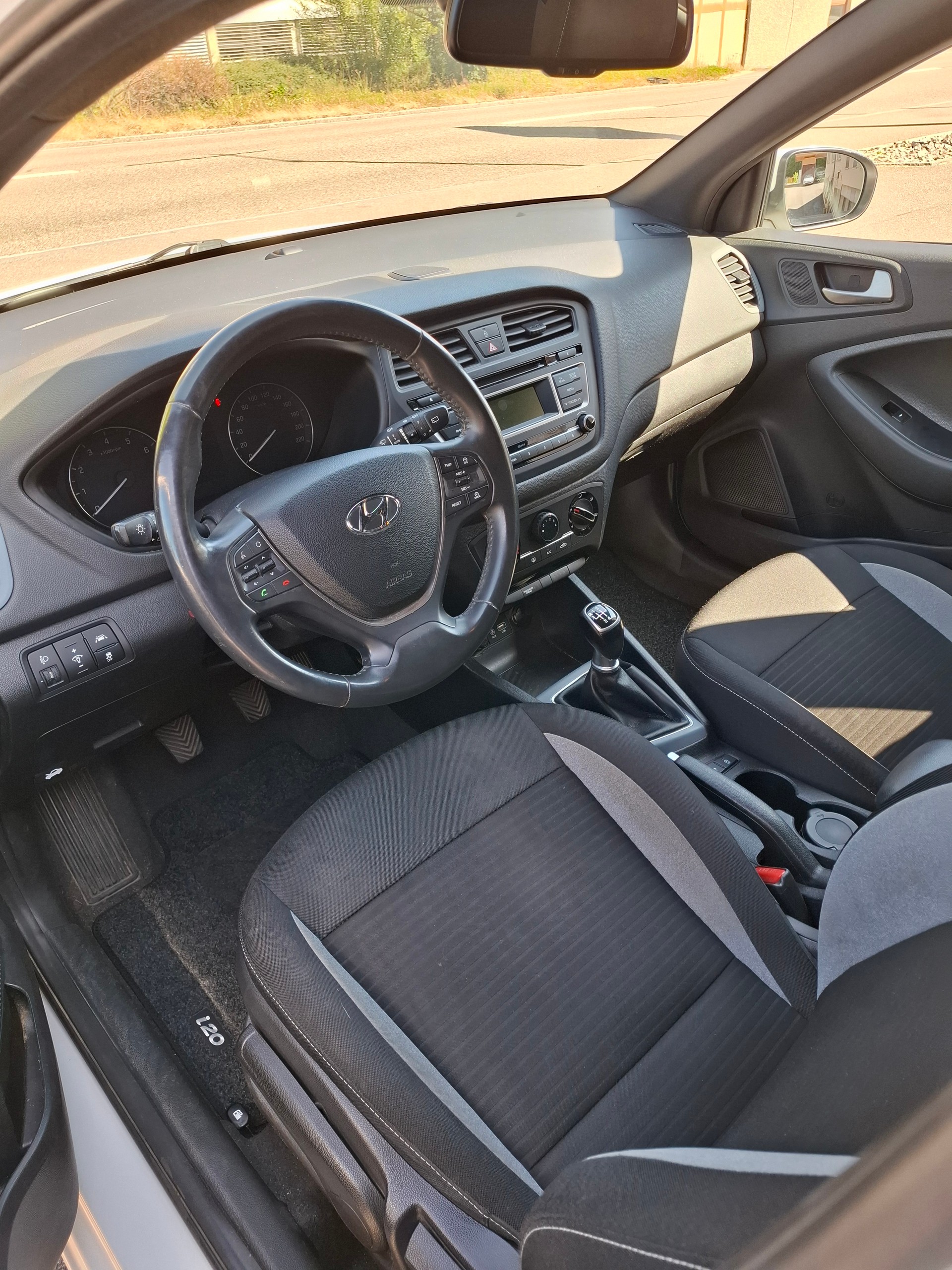 HYUNDAI i20 1.0 T-GDi Amplia-image-5