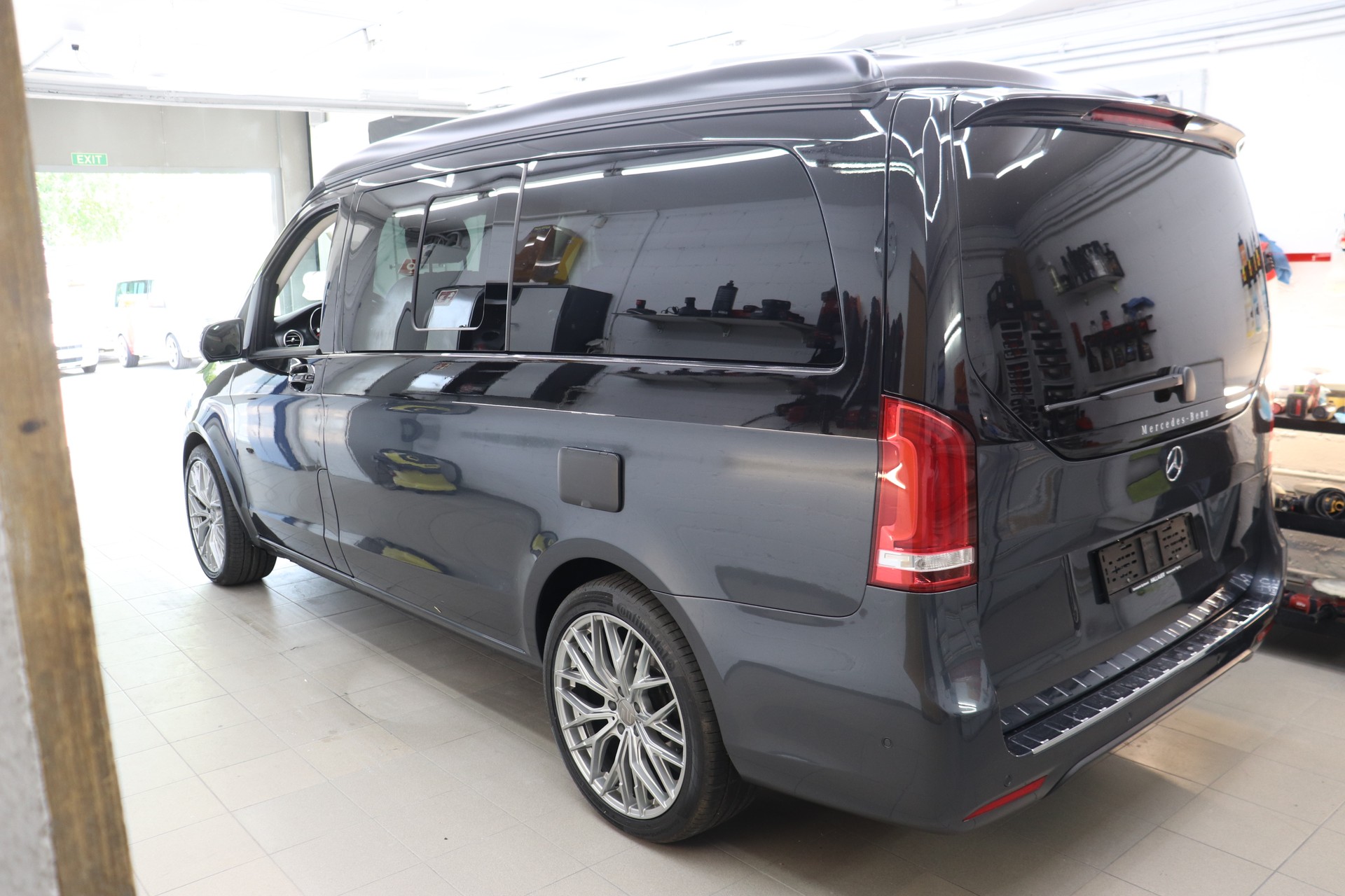 MERCEDES-BENZ 250 d 4matic-image-5