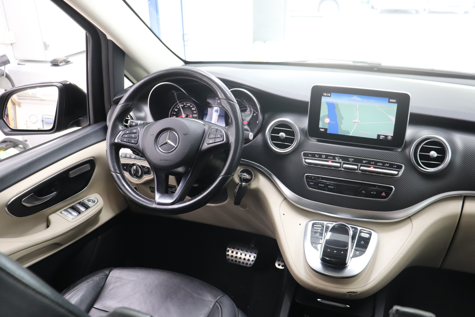 MERCEDES-BENZ 250 d 4matic-image-11