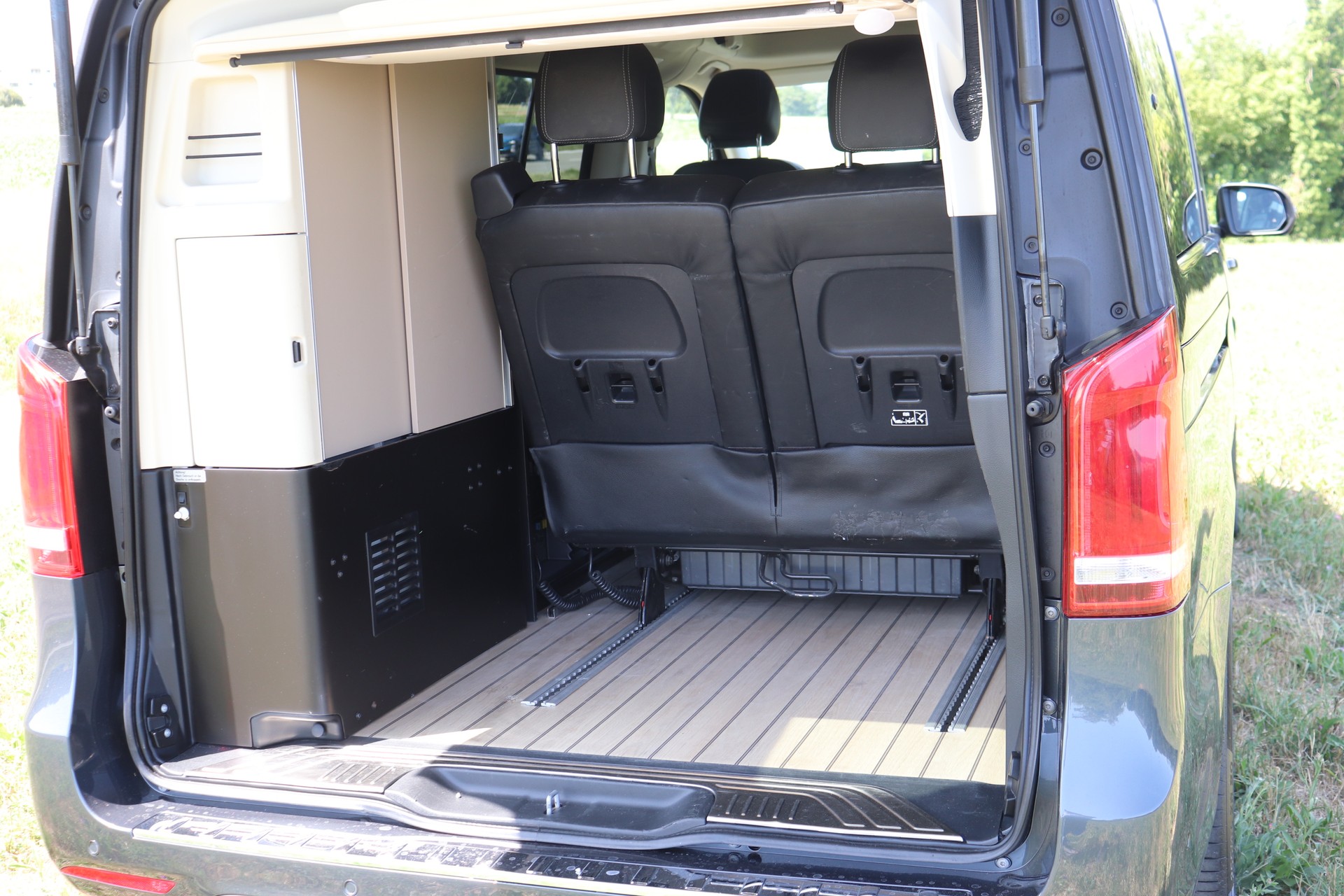 MERCEDES-BENZ 250 d 4matic-image-14