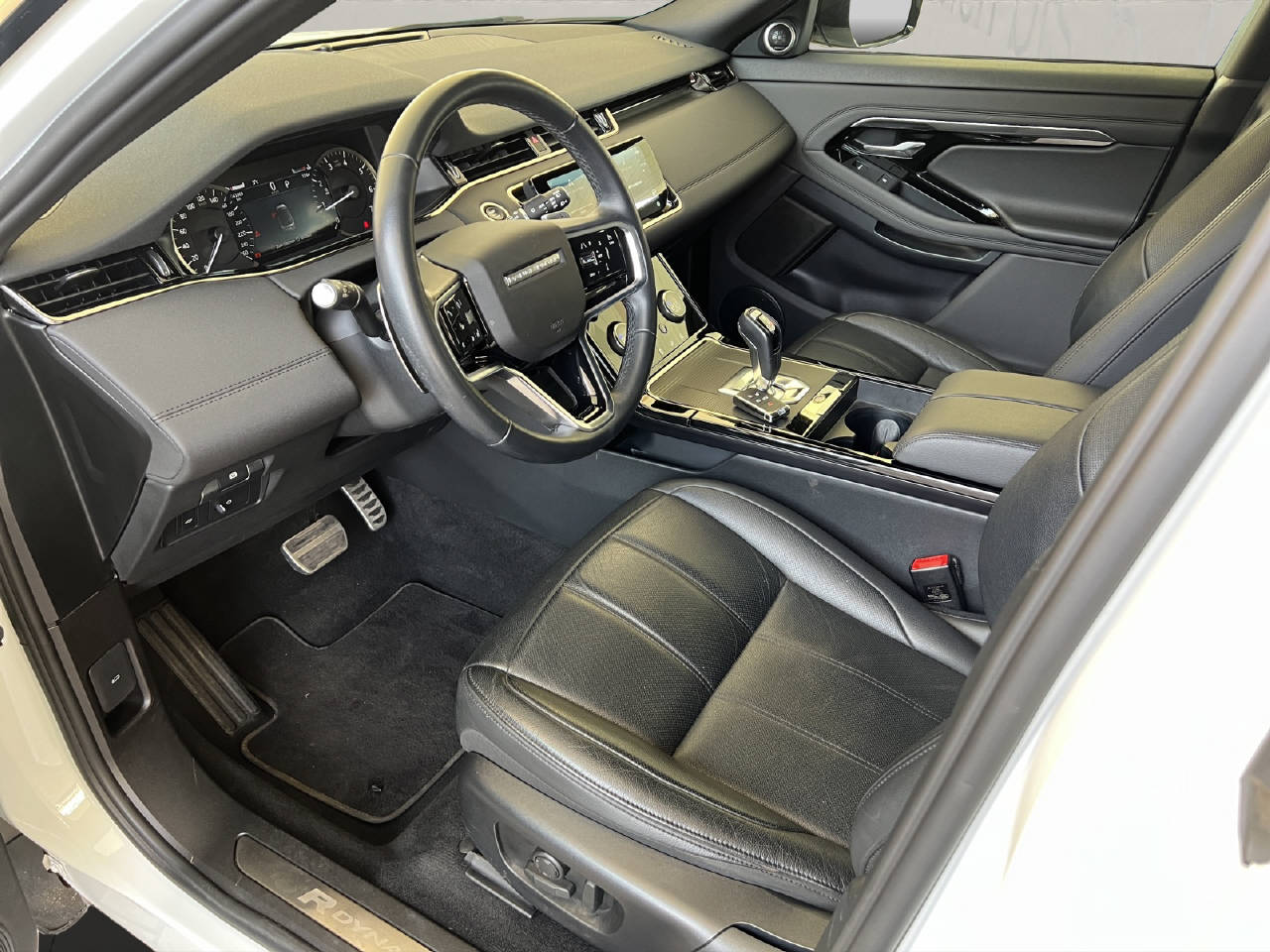 LAND ROVER Range Rover Evoque 2.0 T R-Dynamic SE P200 200PS-image-10