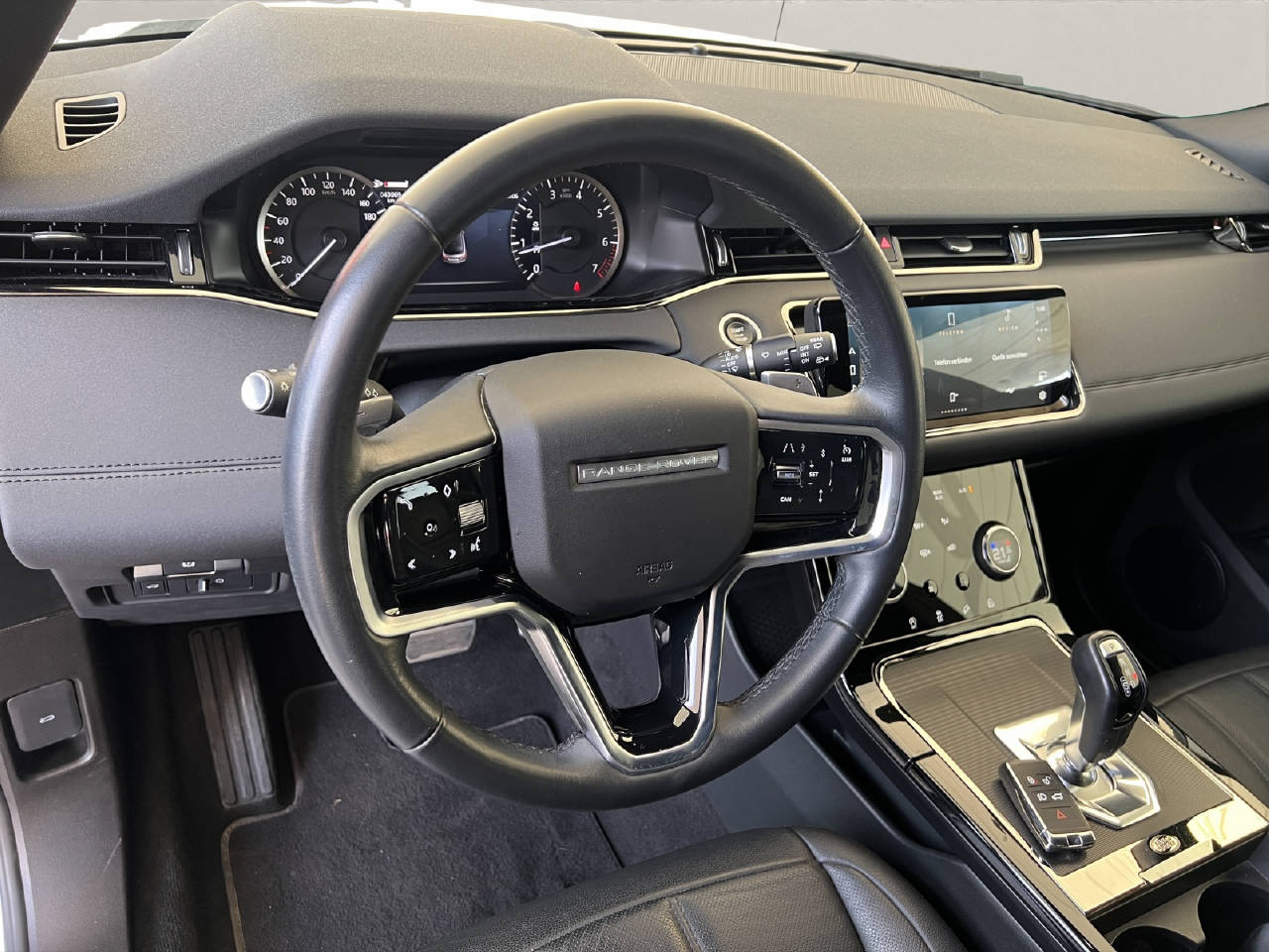 LAND ROVER Range Rover Evoque 2.0 T R-Dynamic SE P200 200PS-image-11