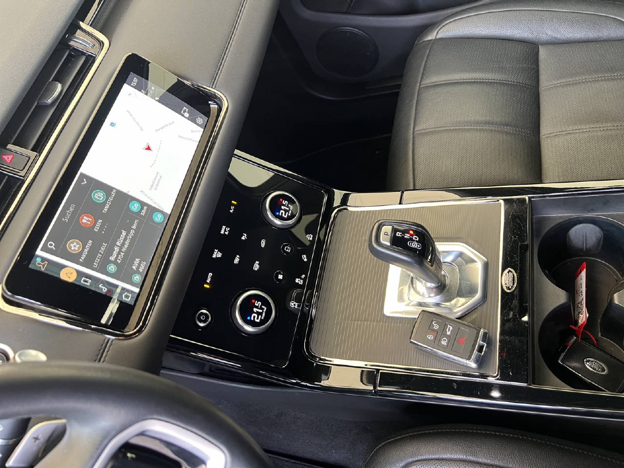 LAND ROVER Range Rover Evoque 2.0 T R-Dynamic SE P200 200PS-image-16