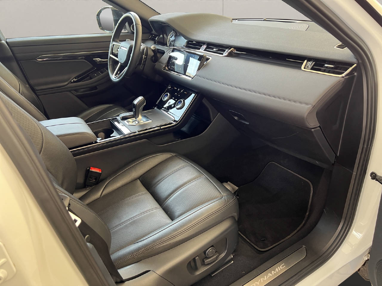 LAND ROVER Range Rover Evoque 2.0 T R-Dynamic SE P200 200PS-image-13