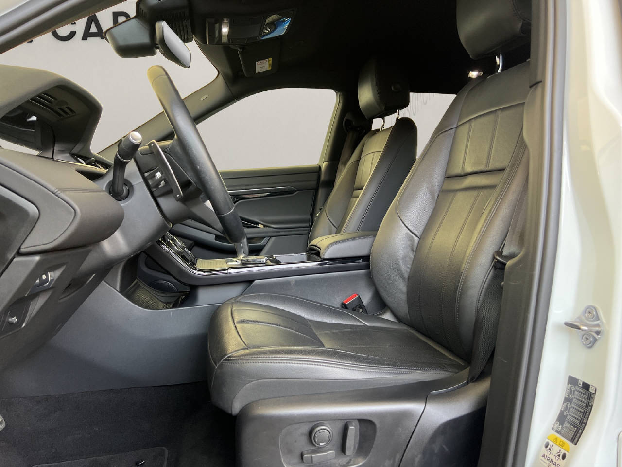 LAND ROVER Range Rover Evoque 2.0 T R-Dynamic SE P200 200PS-image-12