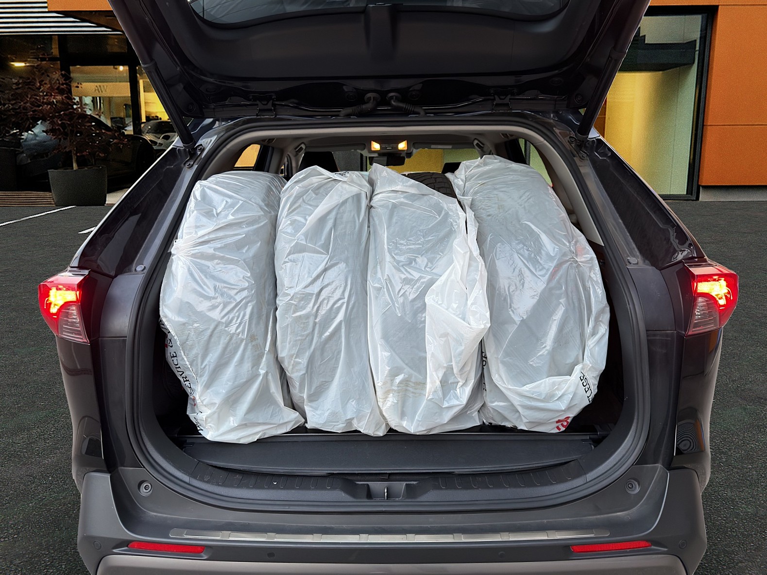 TOYOTA RAV4 2.5 HEV Premium-image-14