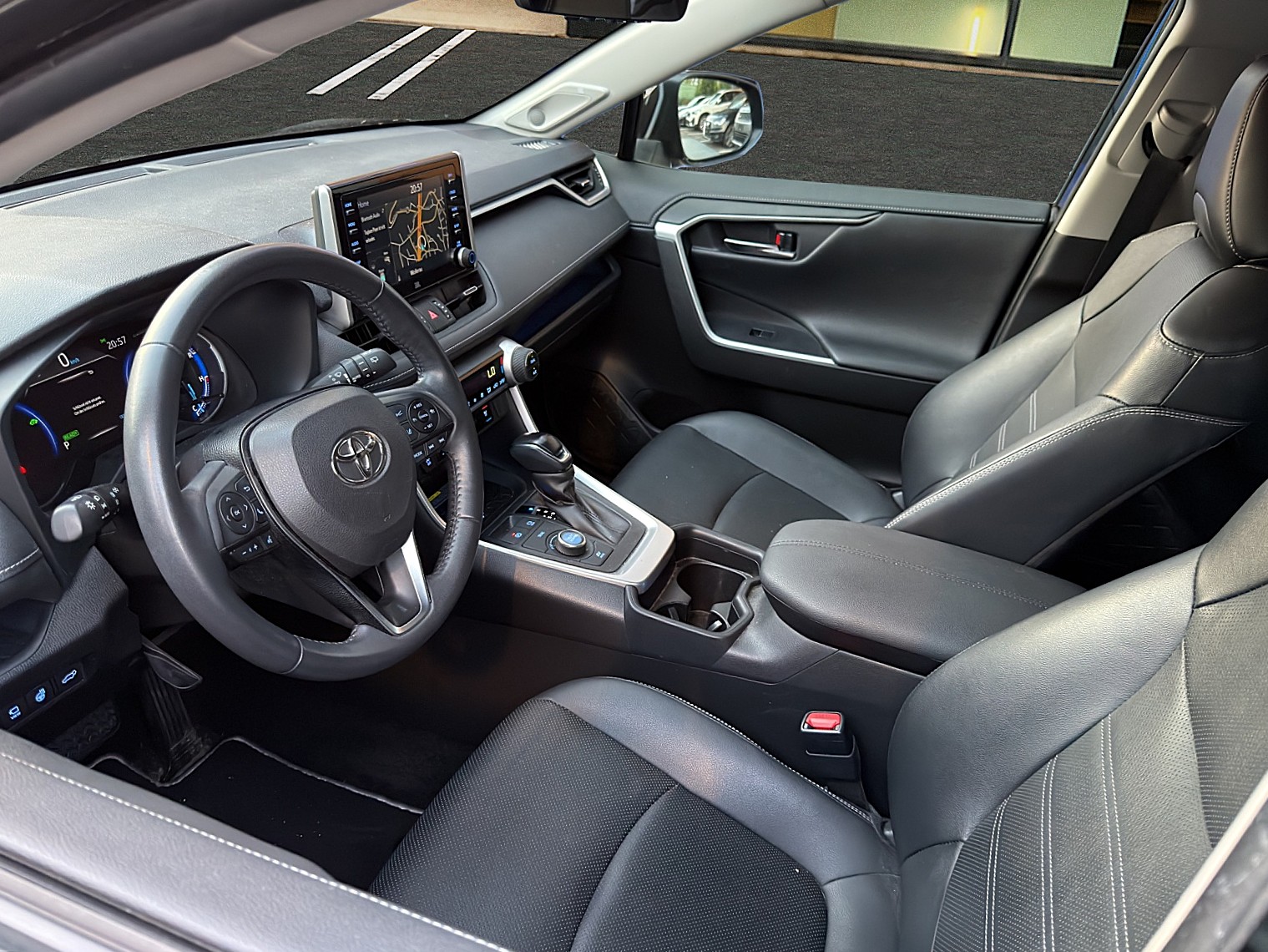 TOYOTA RAV4 2.5 HEV Premium-image-16