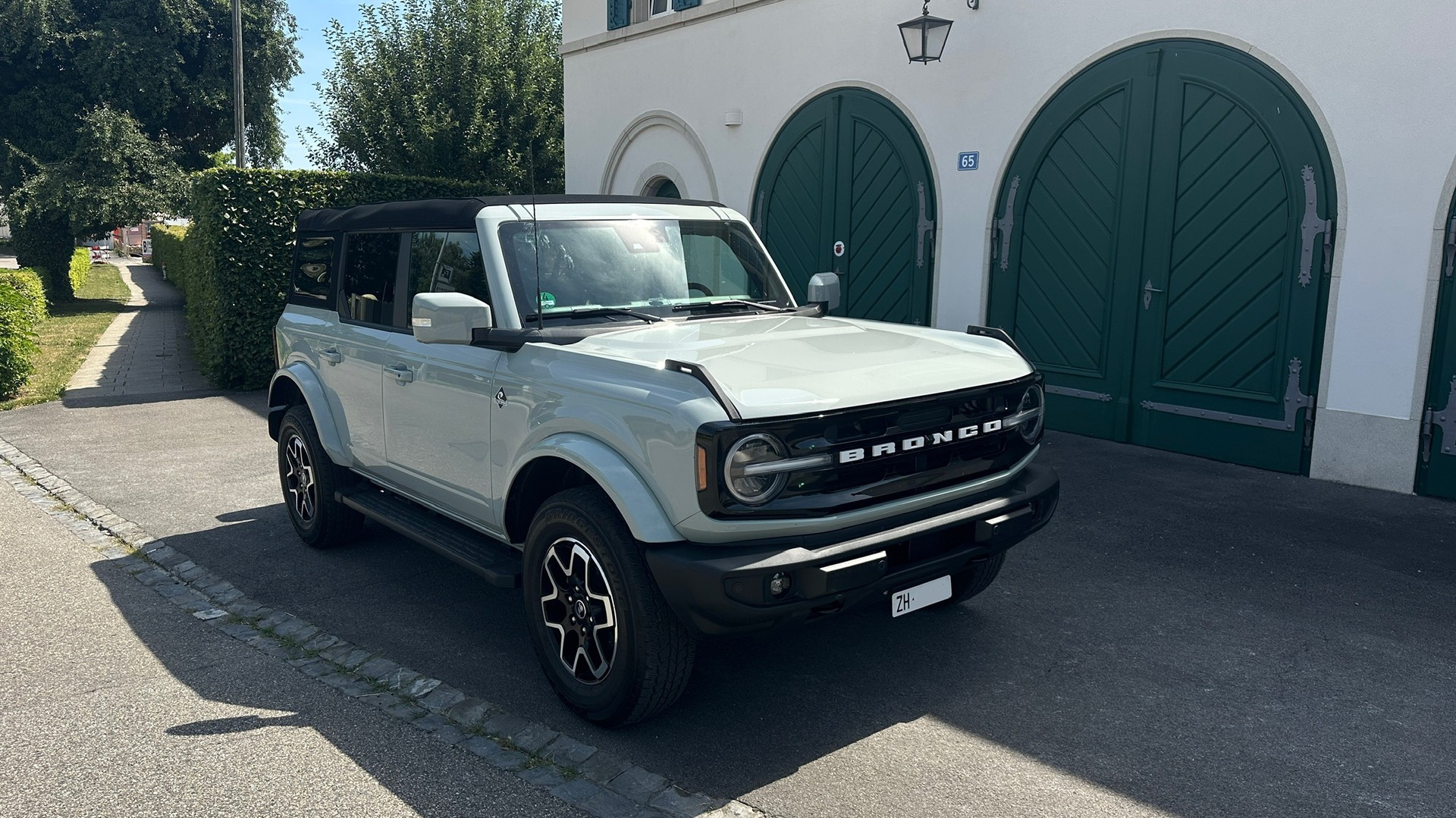 FORD Outer Banks 4-Door Soft Top-image-2