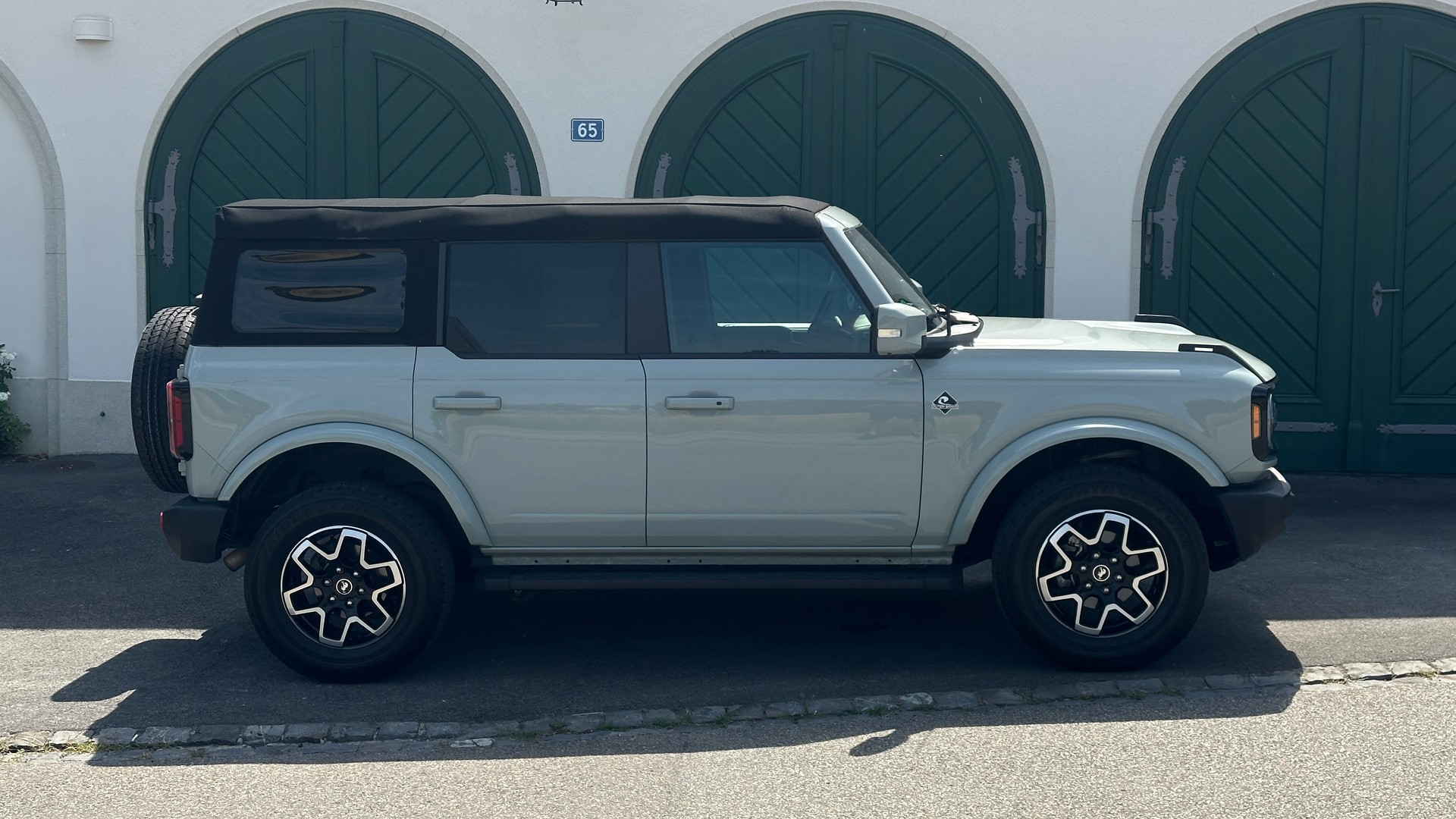 FORD Outer Banks 4-Door Soft Top-image-0