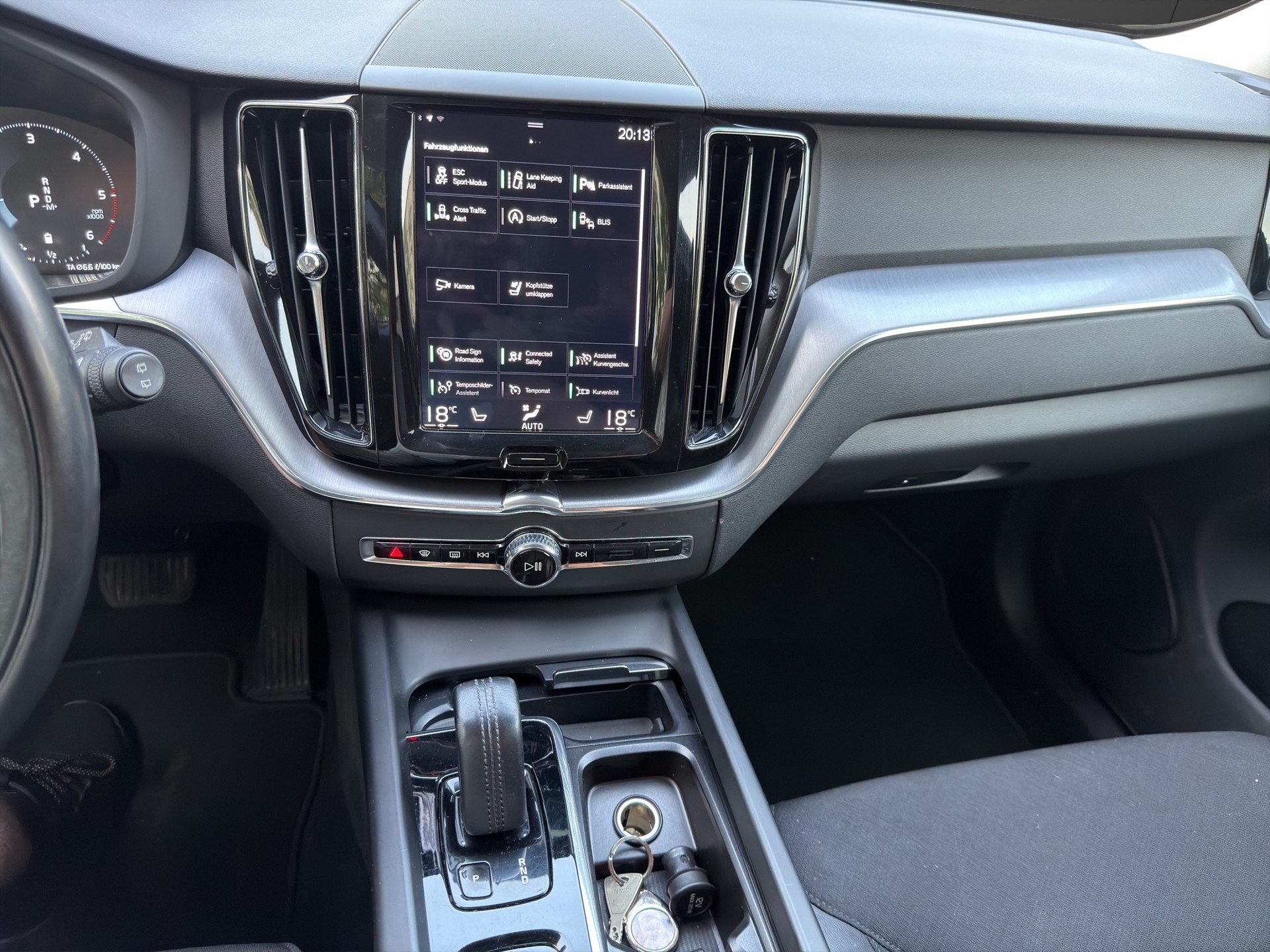 VOLVO XC60 B4 Diesel Mild Hybrid AWD Inscription Geartronic-image-13