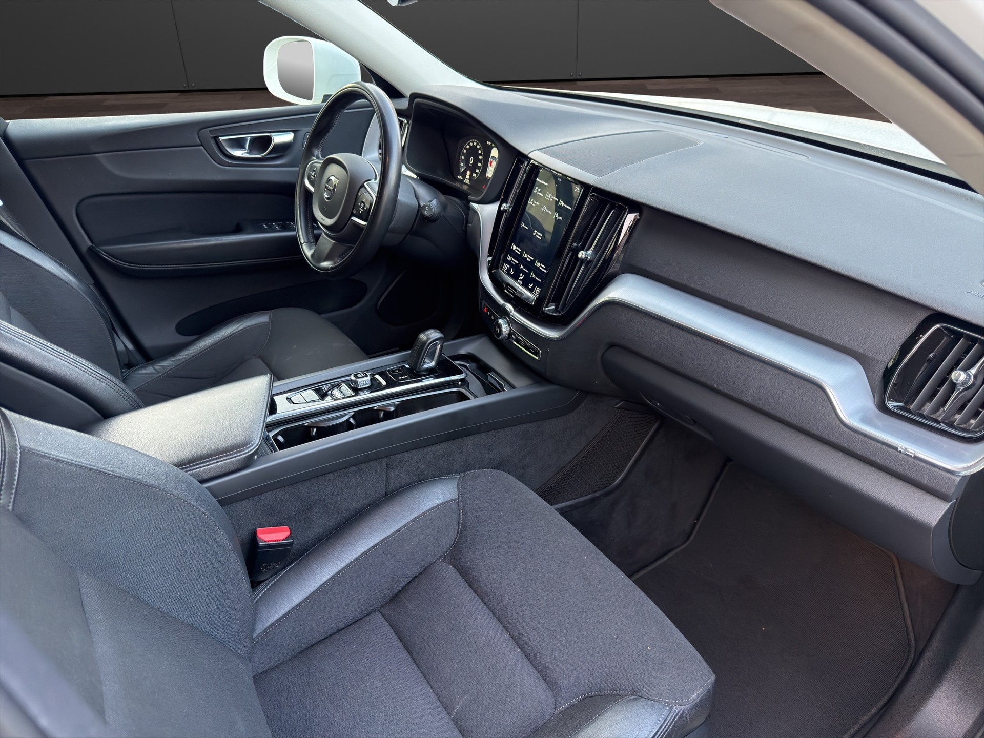 VOLVO XC60 B4 Diesel Mild Hybrid AWD Inscription Geartronic-image-10