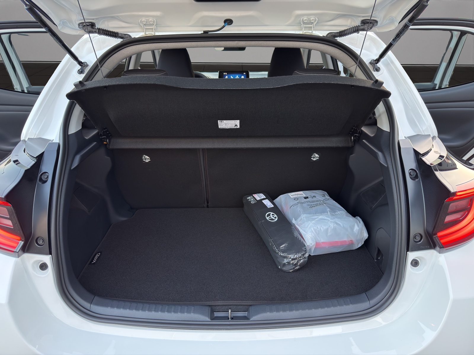 TOYOTA Yaris 1.5 Teamplayer e-CVT-image-18