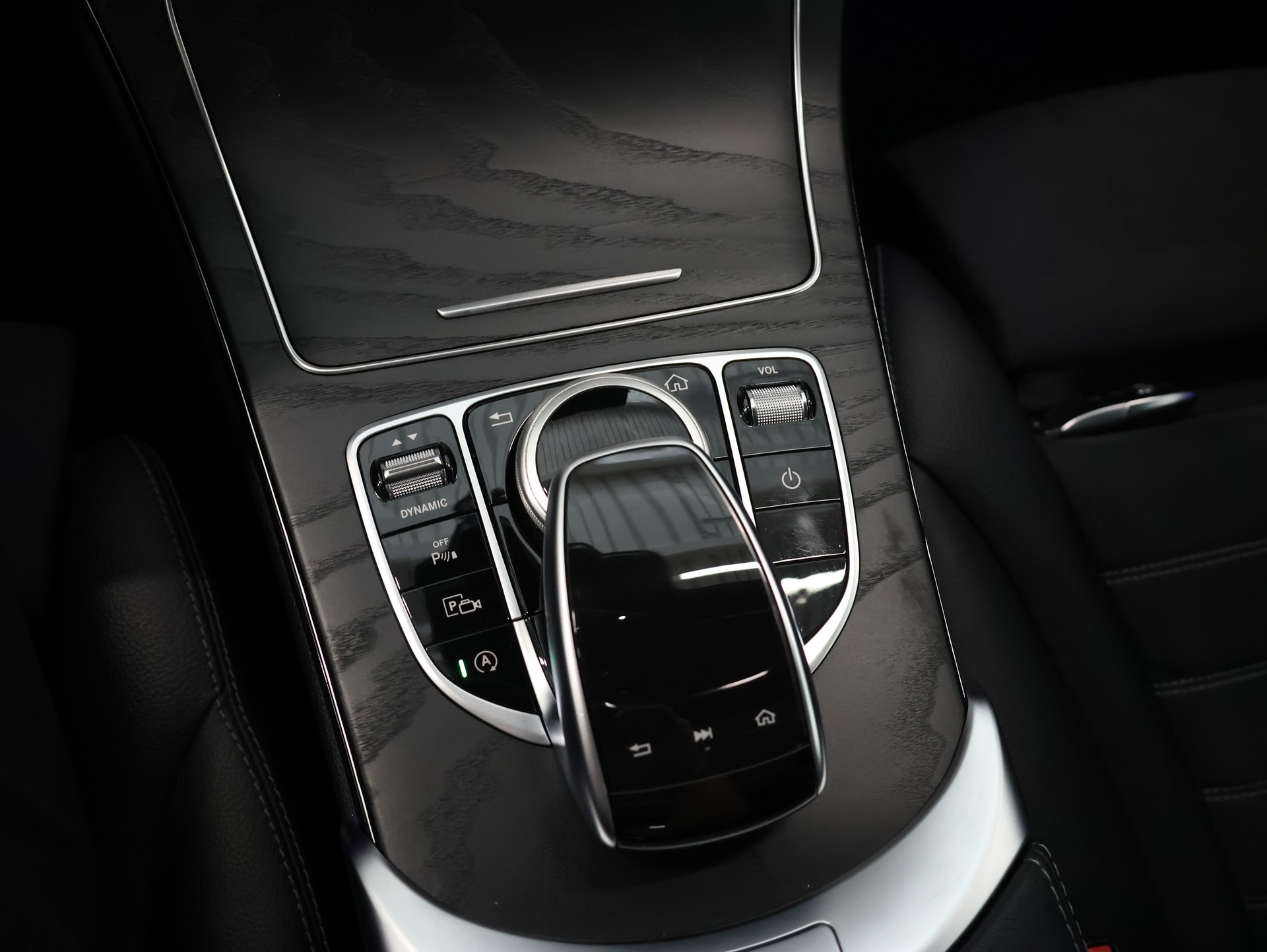 MERCEDES-BENZ C 200 Swiss Star 4M 9G-Tronic *Sitzheizung* *Panormadach* *Burmester*-image-25