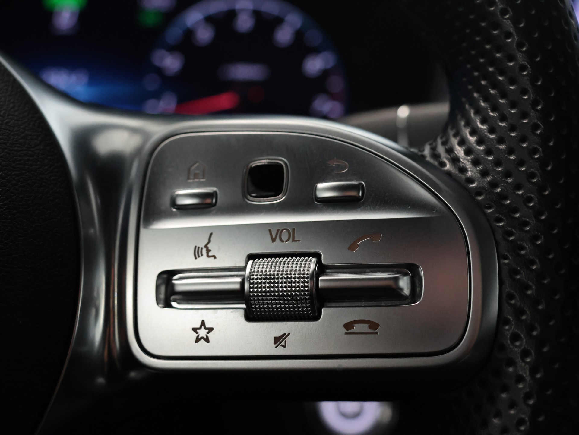 MERCEDES-BENZ C 200 Swiss Star 4M 9G-Tronic *Sitzheizung* *Panormadach* *Burmester*-image-26