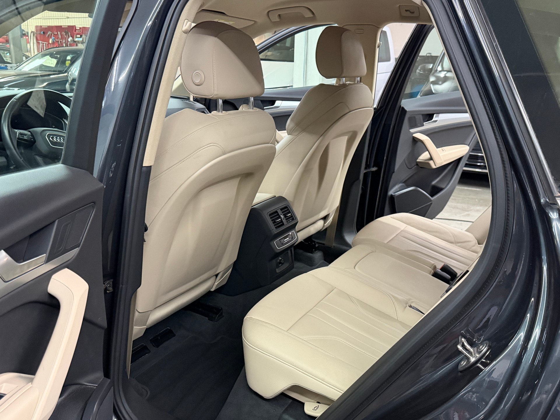 AUDI Q5 55 TFSI e sport quattro-image-11
