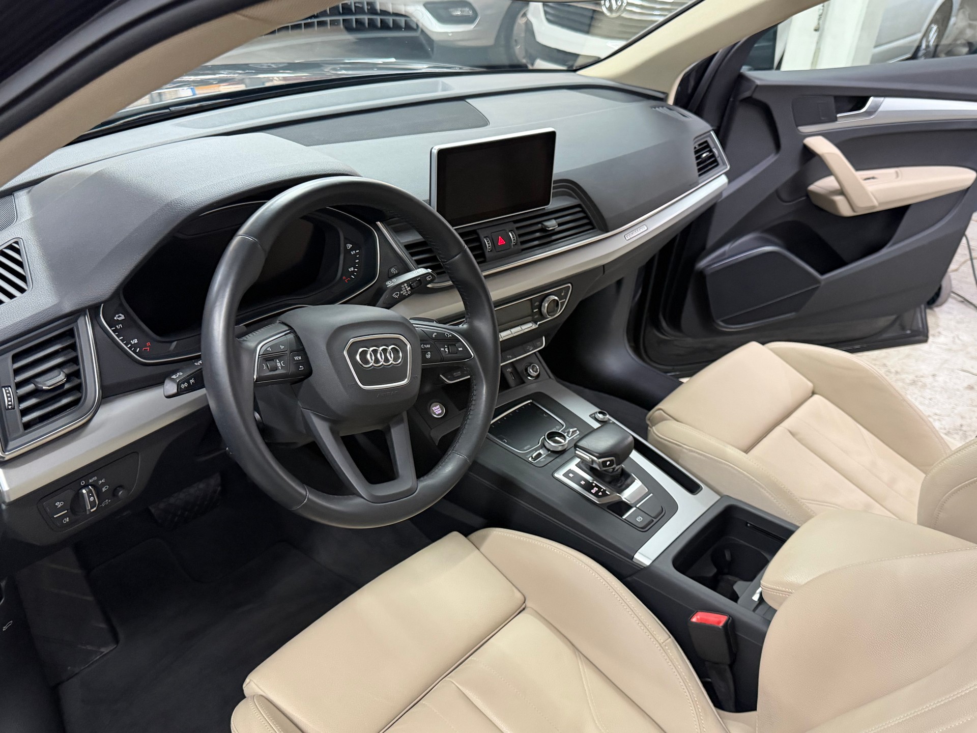 AUDI Q5 55 TFSI e sport quattro-image-13
