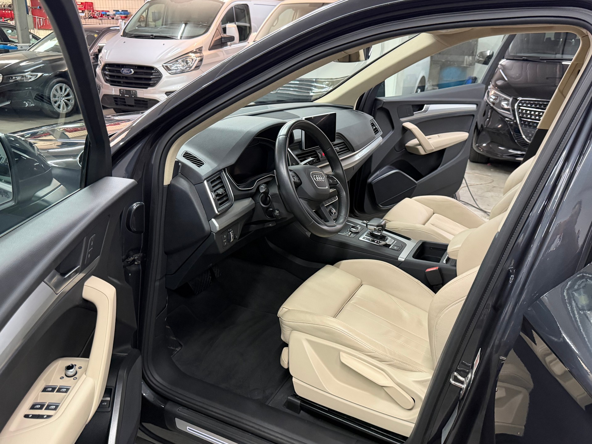 AUDI Q5 55 TFSI e sport quattro-image-12
