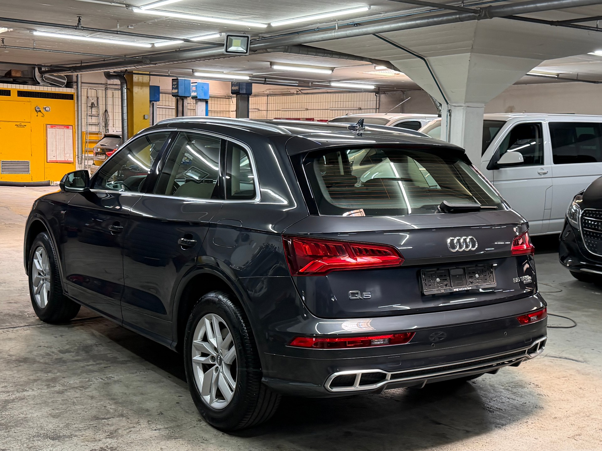 AUDI Q5 55 TFSI e sport quattro-image-4