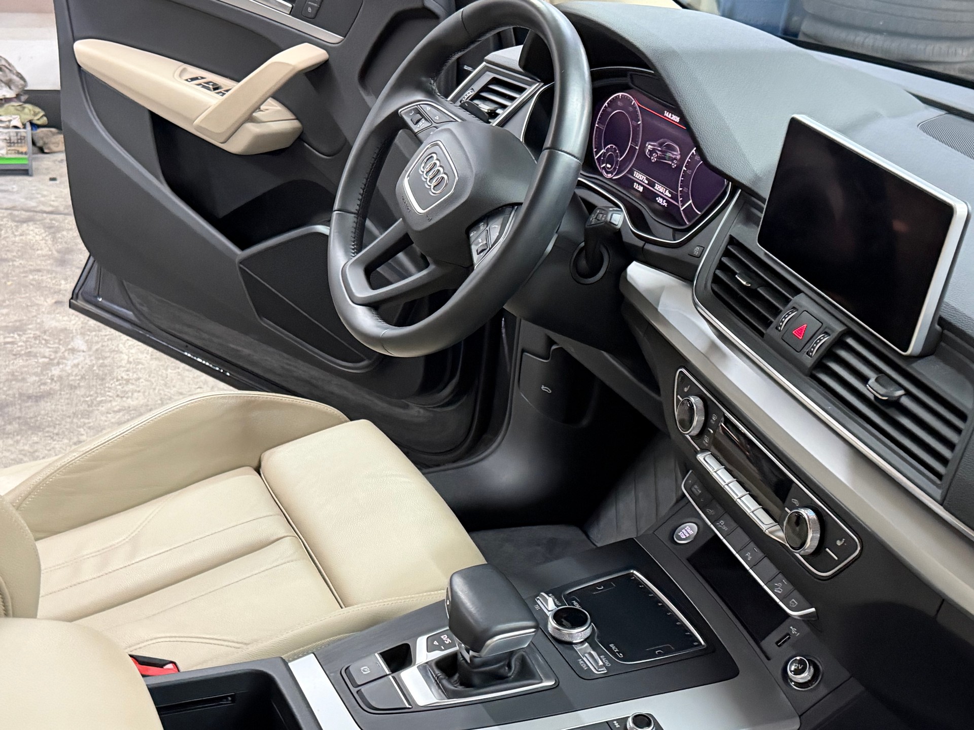 AUDI Q5 55 TFSI e sport quattro-image-7