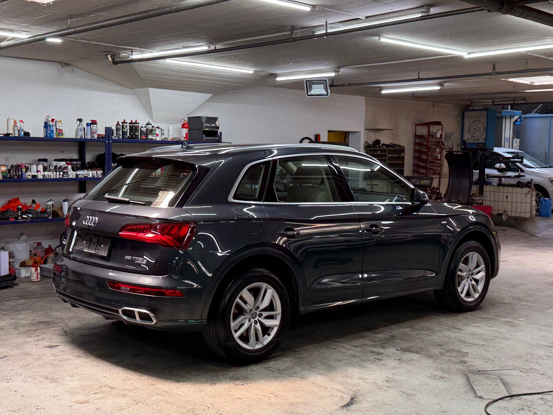 AUDI Q5 55 TFSI e sport quattro-image-3