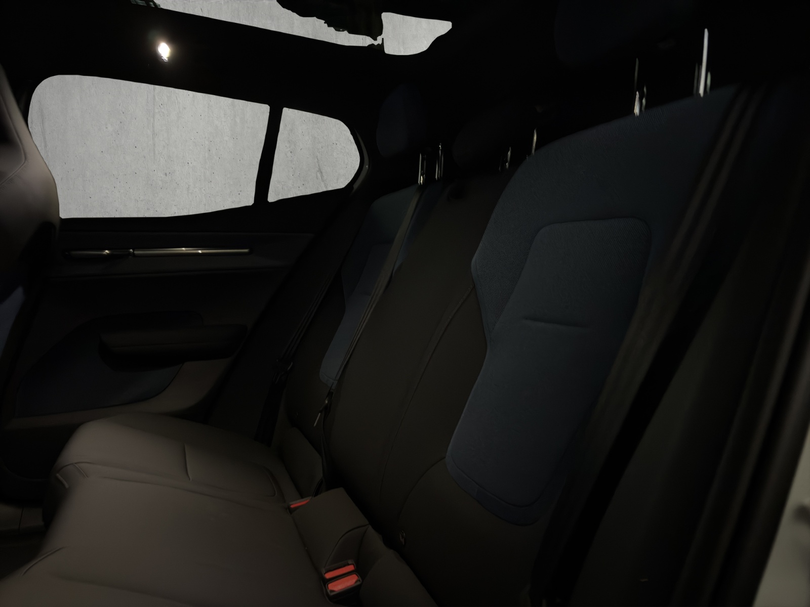 VOLVO EX30 E60 69kWh Twin Ultra-image-12