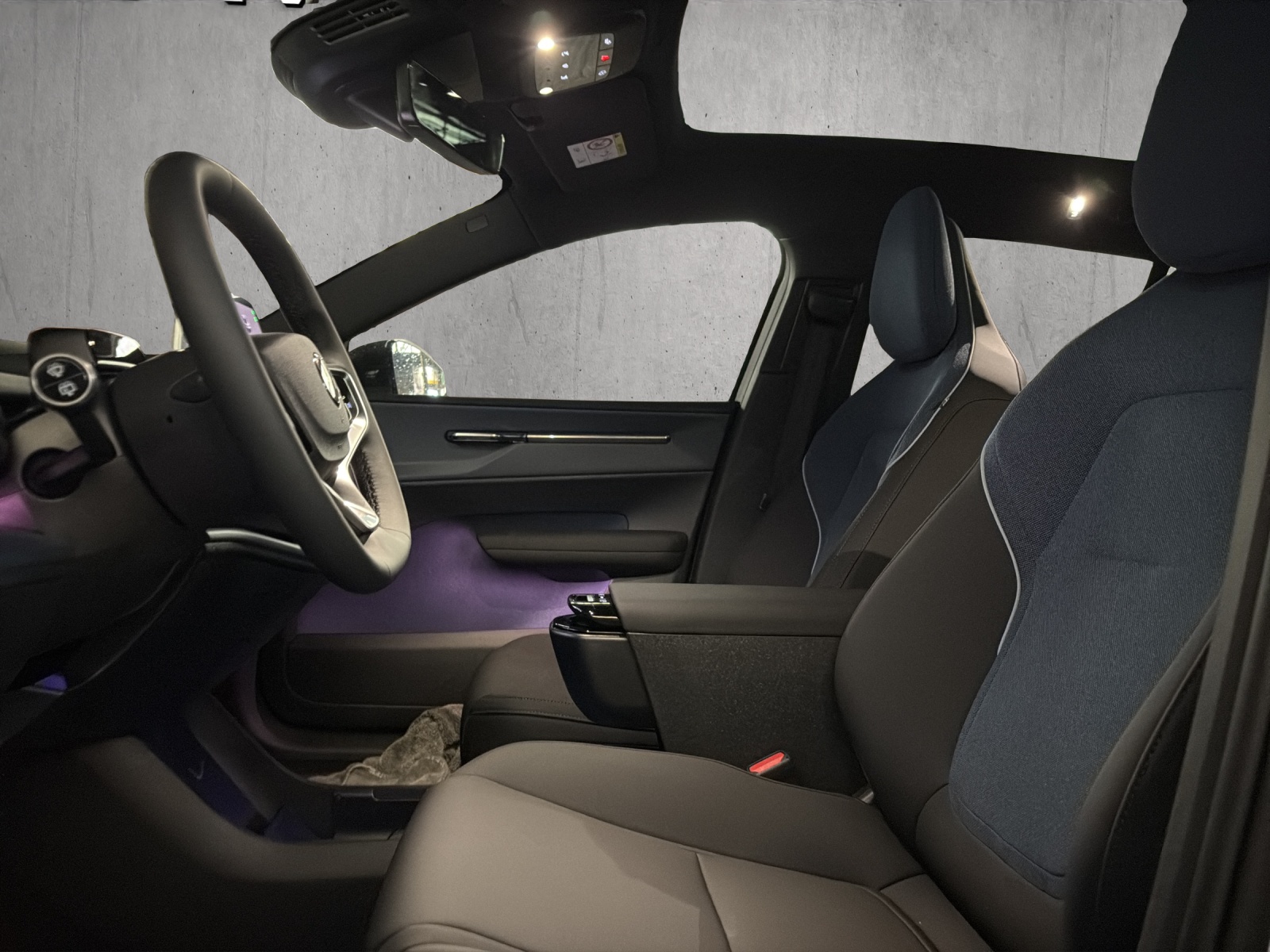 VOLVO EX30 E60 69kWh Twin Ultra-image-7