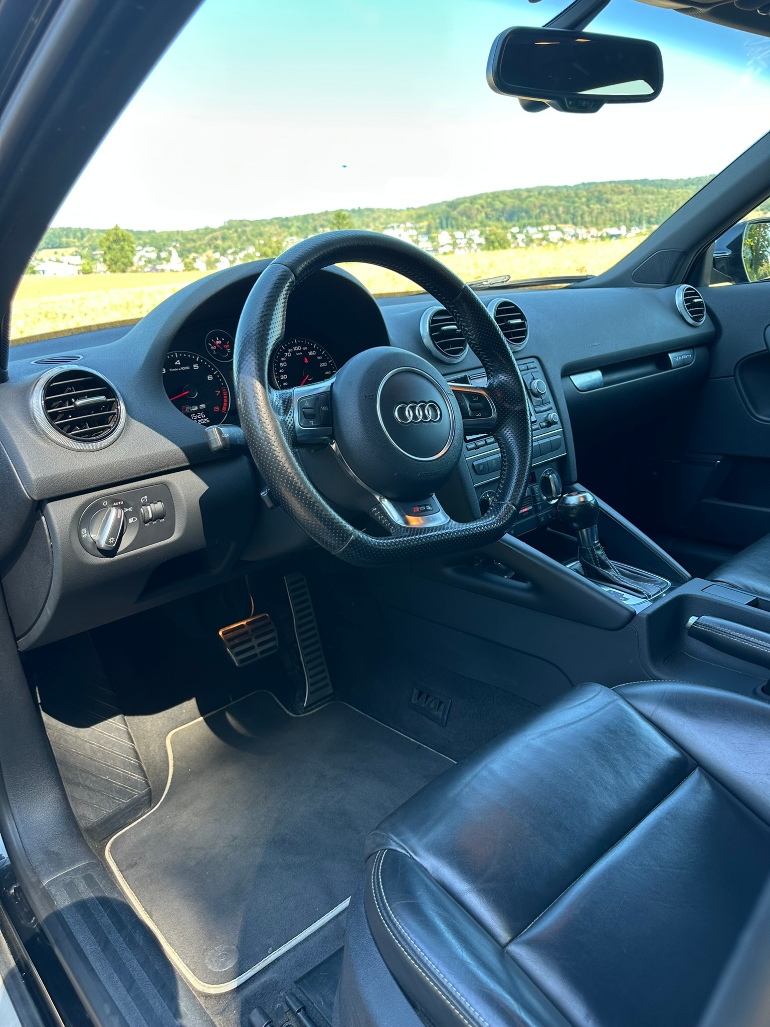 AUDI 2.5 T FSI quattro S-Tronic-image-10