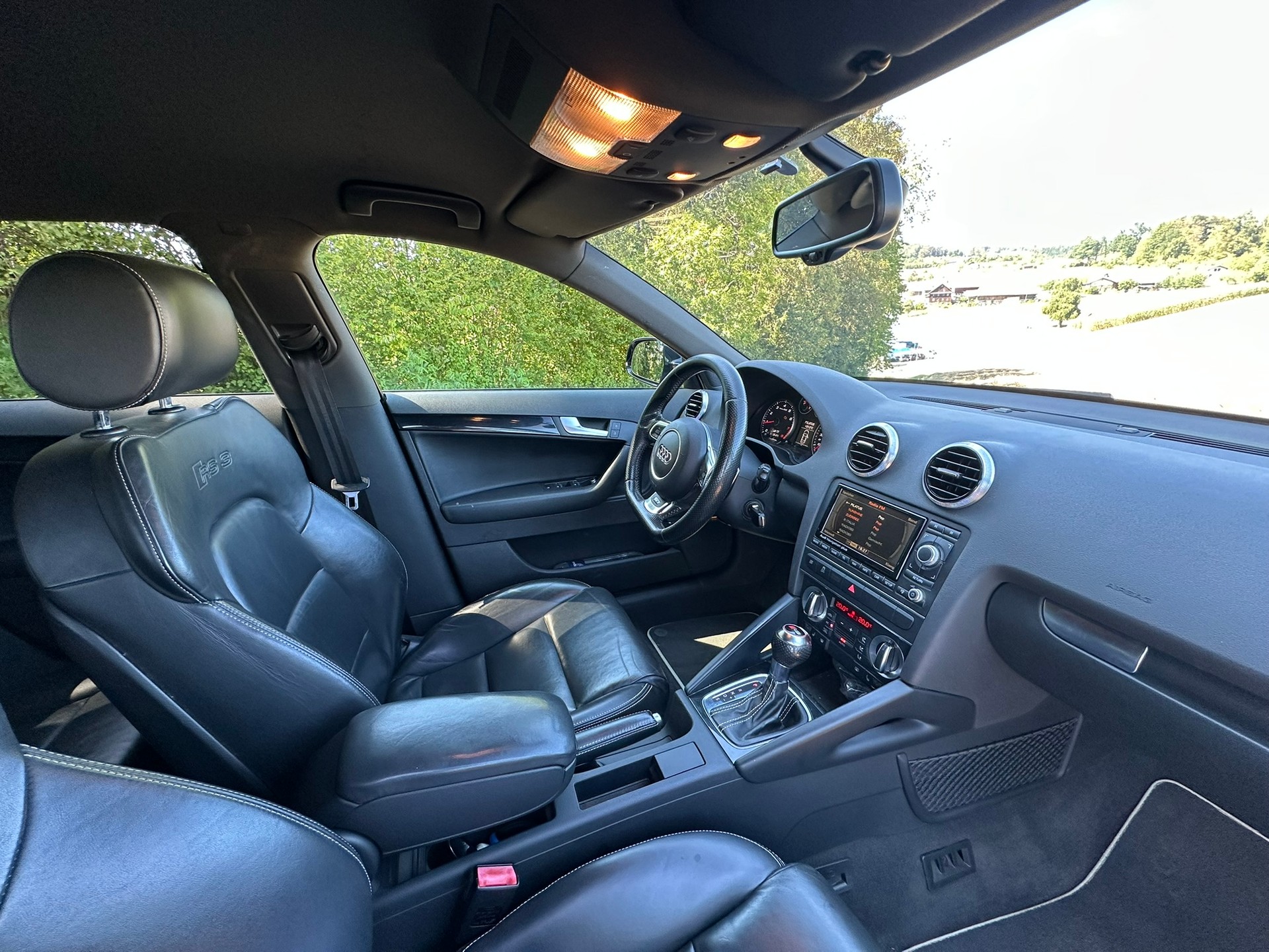 AUDI 2.5 T FSI quattro S-Tronic-image-9