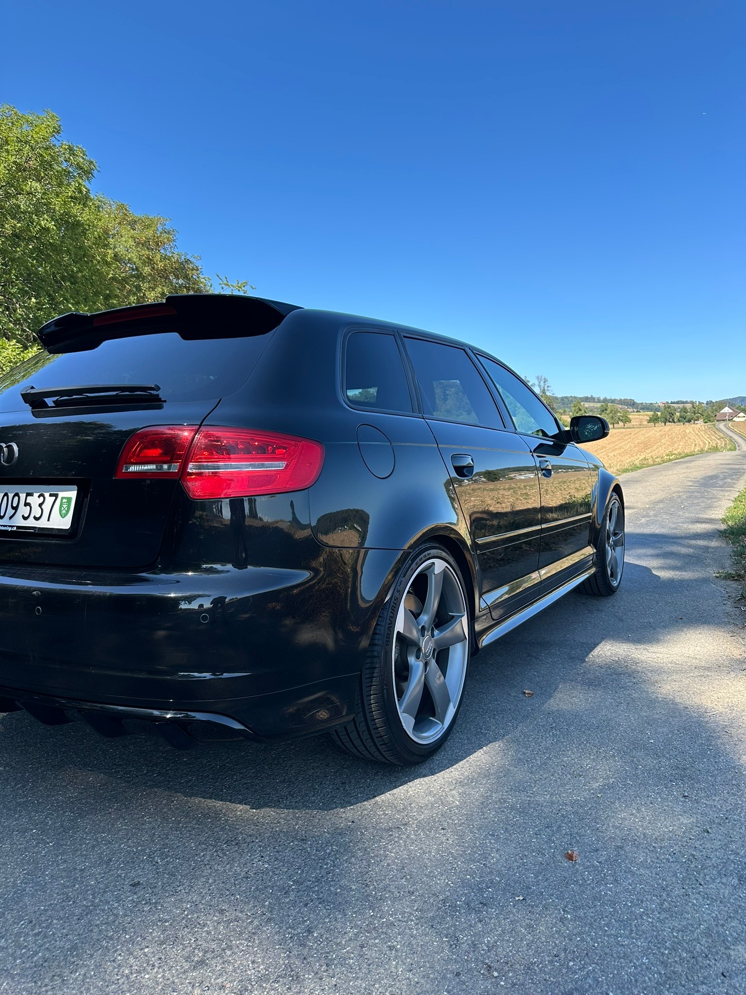 AUDI 2.5 T FSI quattro S-Tronic-image-4