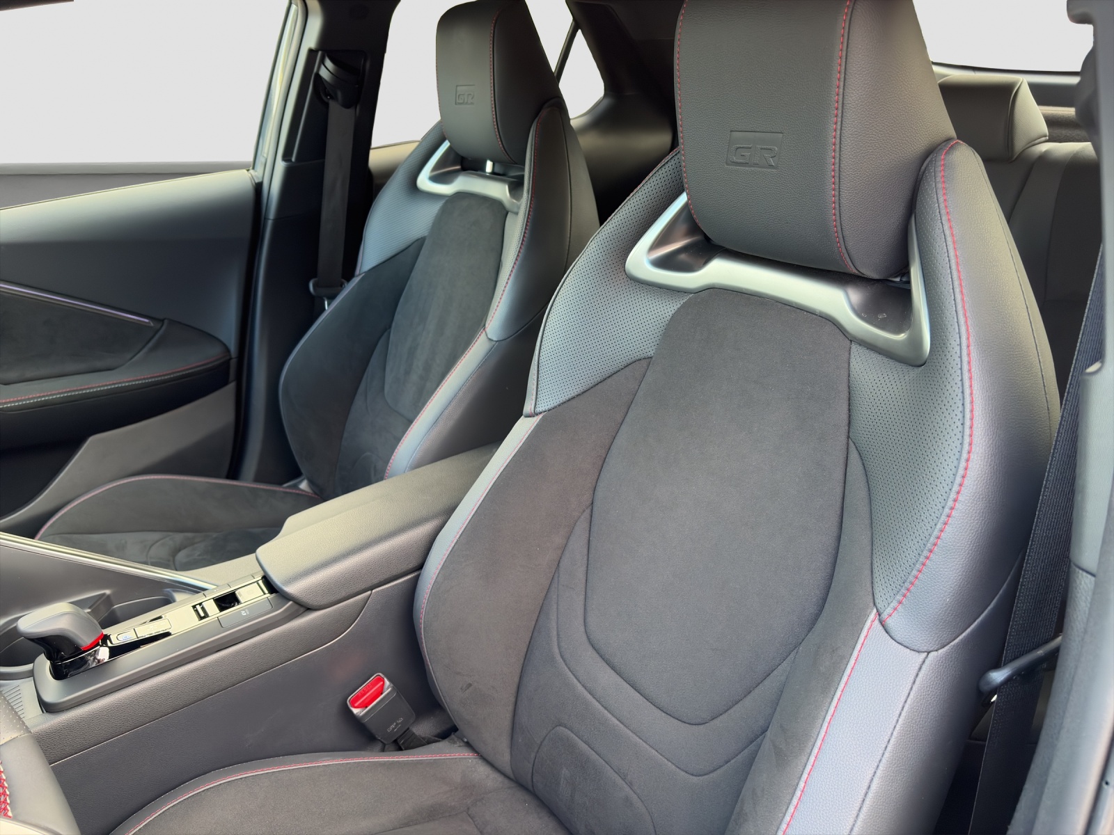 TOYOTA C-HR 2.0 HEV GR Sport 4x4-image-9