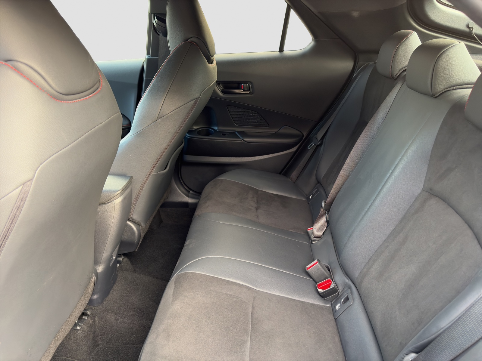 TOYOTA C-HR 2.0 HEV GR Sport 4x4-image-9