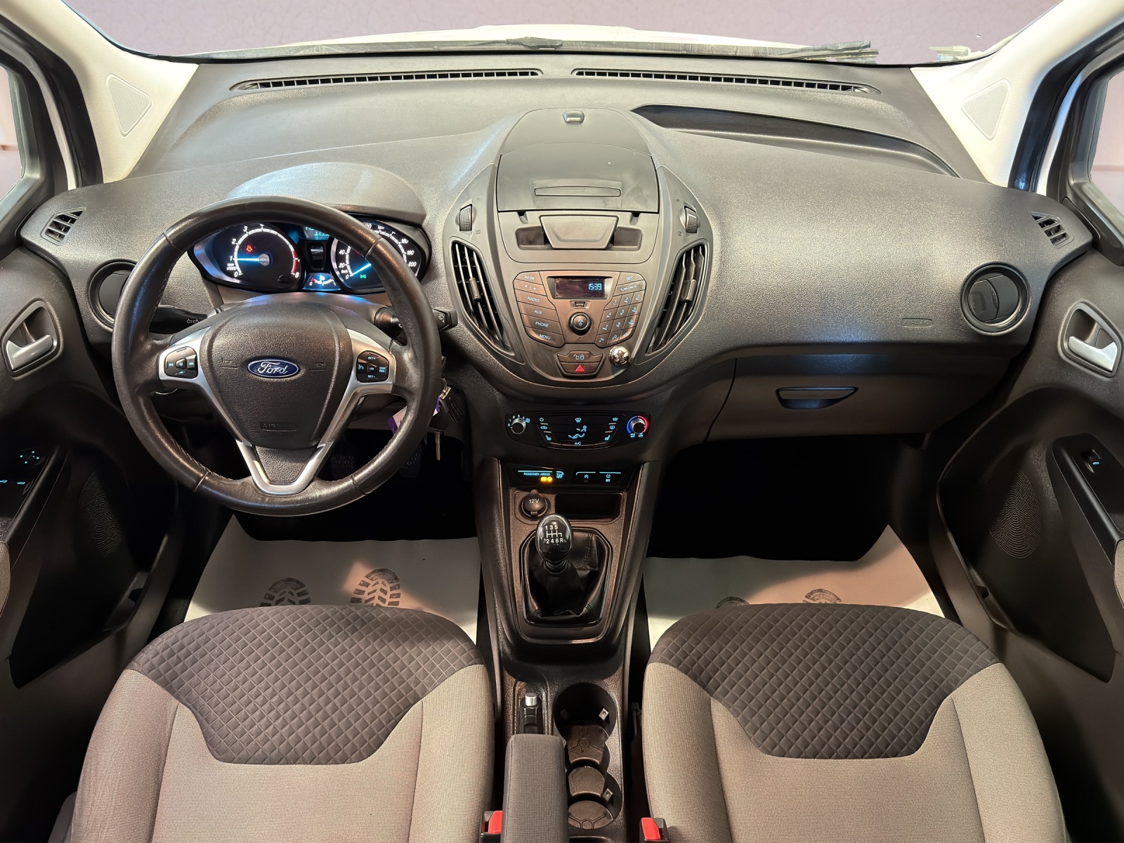 FORD Transit 350 L4 Trend 2.0 TDCi 130 RWD-image-4