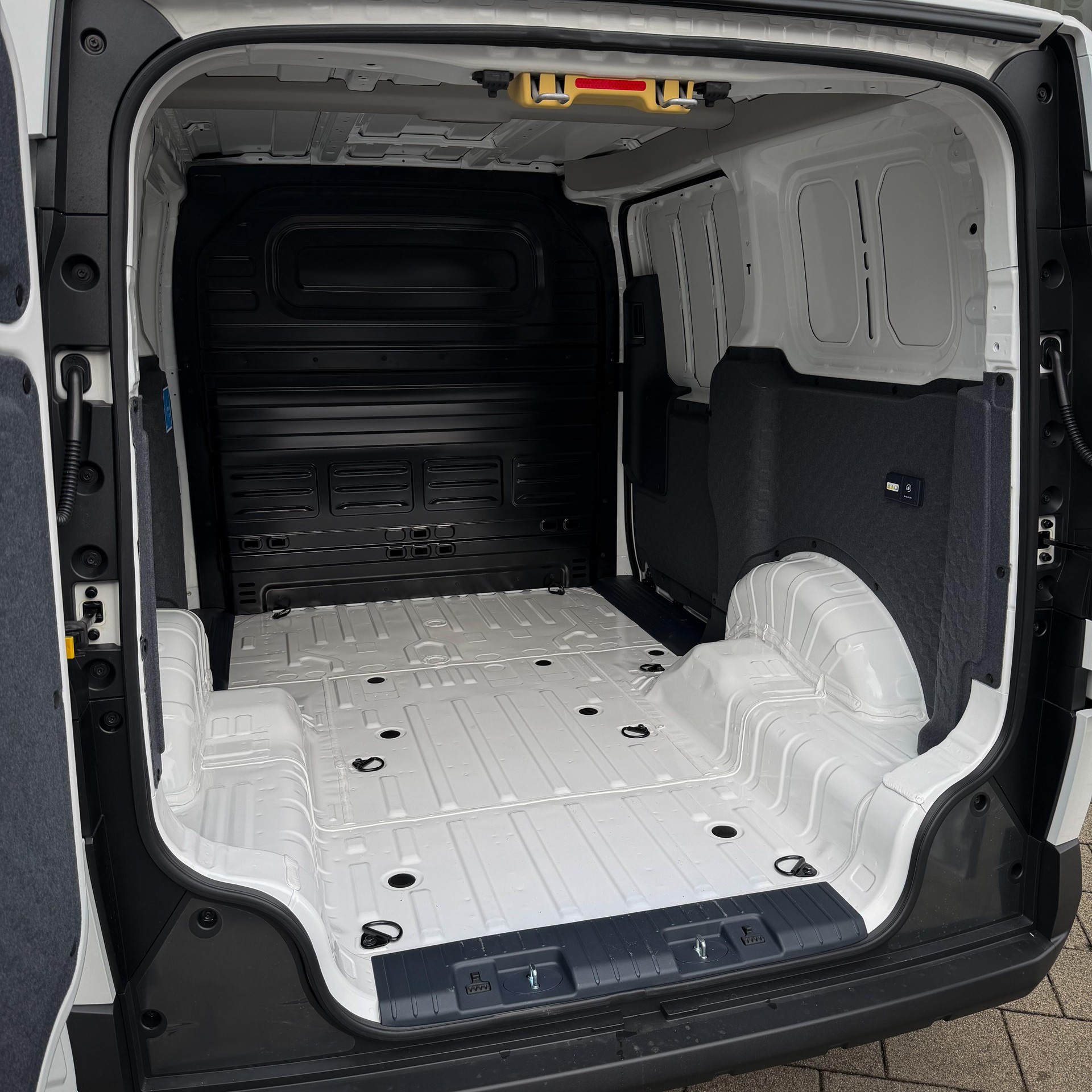 KIA PV5 Cargo 51.5 kWh Plus-image-11