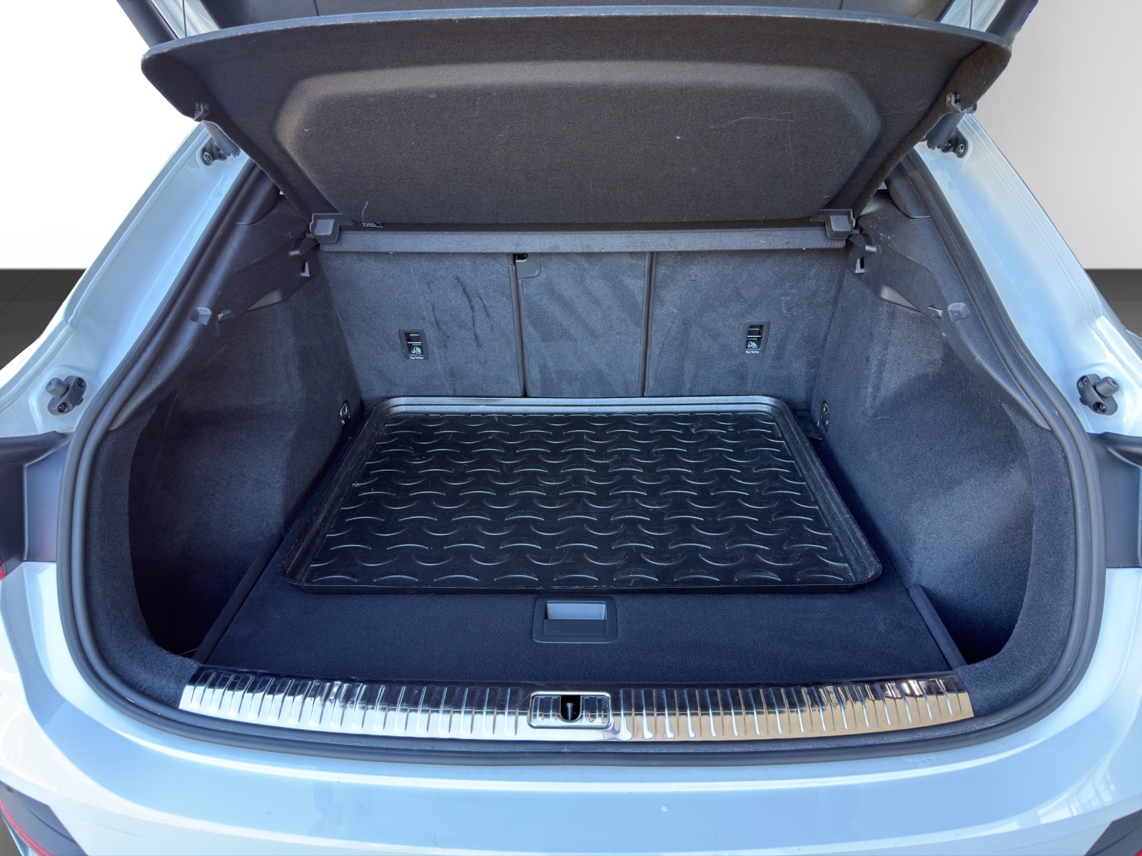 AUDI Q3 SB 35 TFSI S line Attr-image-6