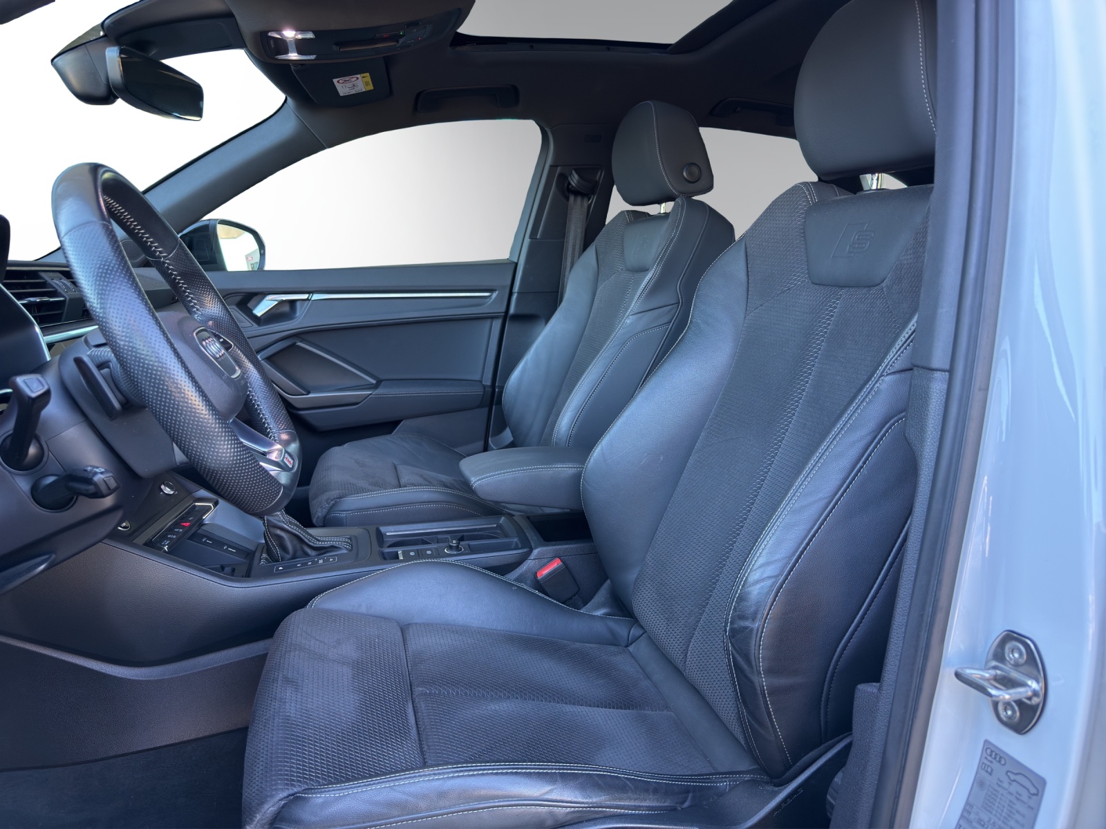 AUDI Q3 SB 35 TFSI S line Attr-image-8