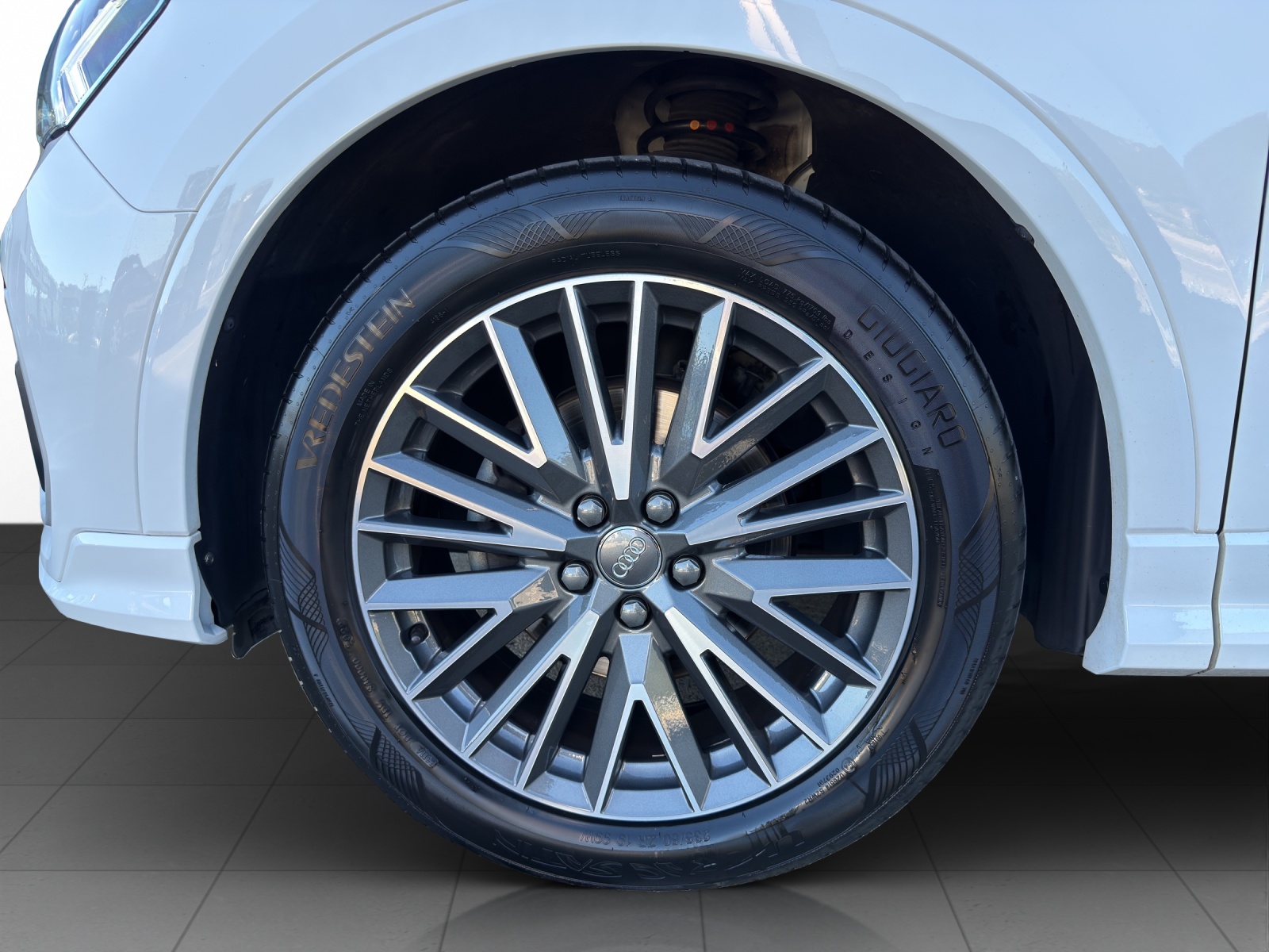 AUDI Q3 SB 35 TFSI S line Attr-image-5